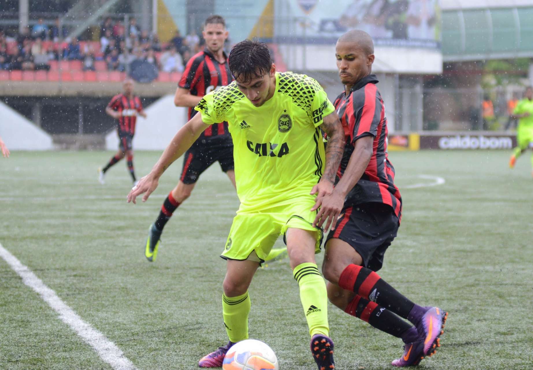 Sub-19 sofre rev�s no cl�ssico