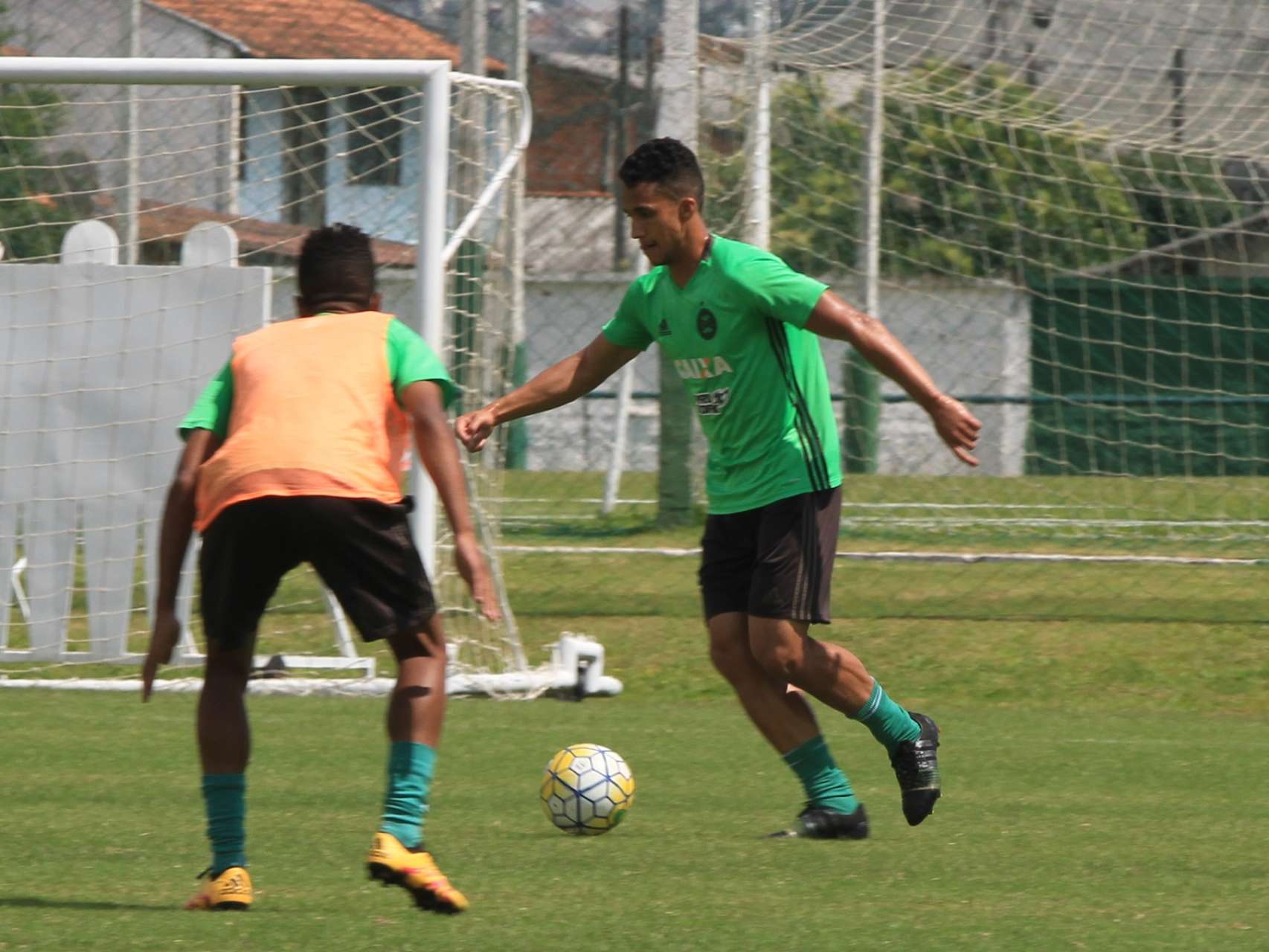 Coxa treina pela manh� no CT