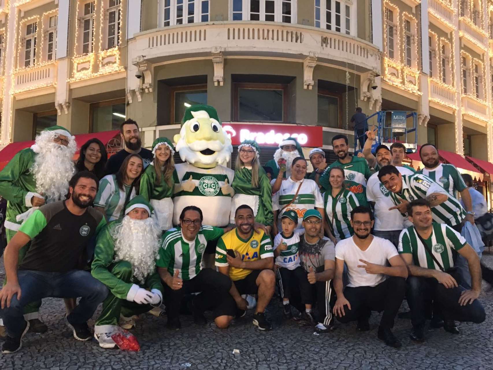 Vov� Coxa participa de a��o de Natal