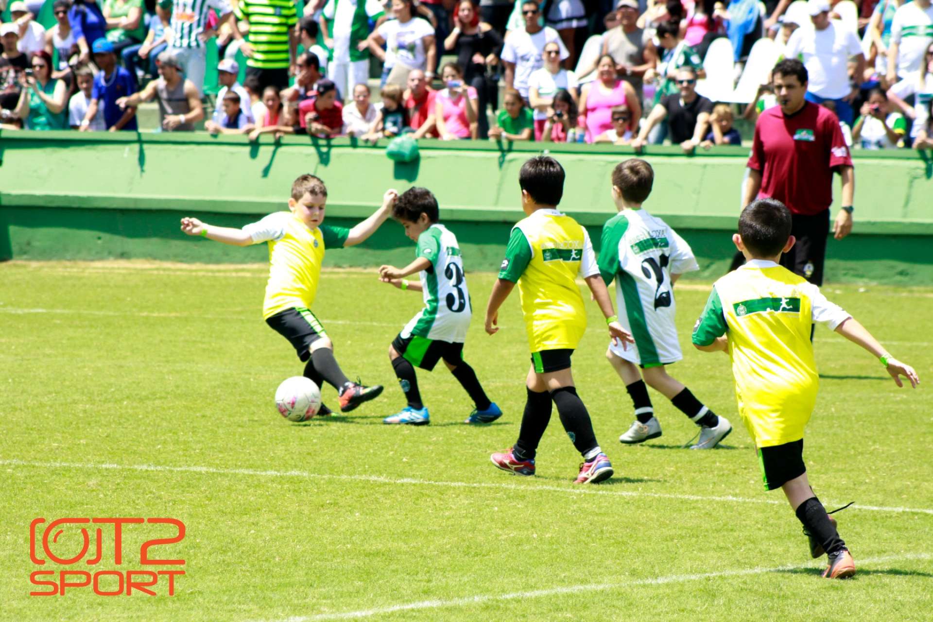 Copa Escola Coxa movimenta Couto Pereira