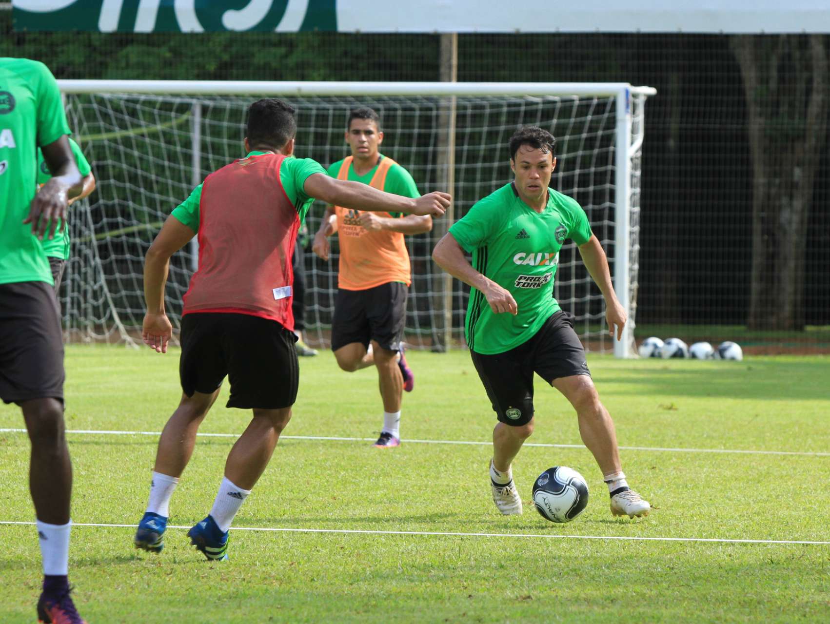 Coxa treina com bola nesta sexta