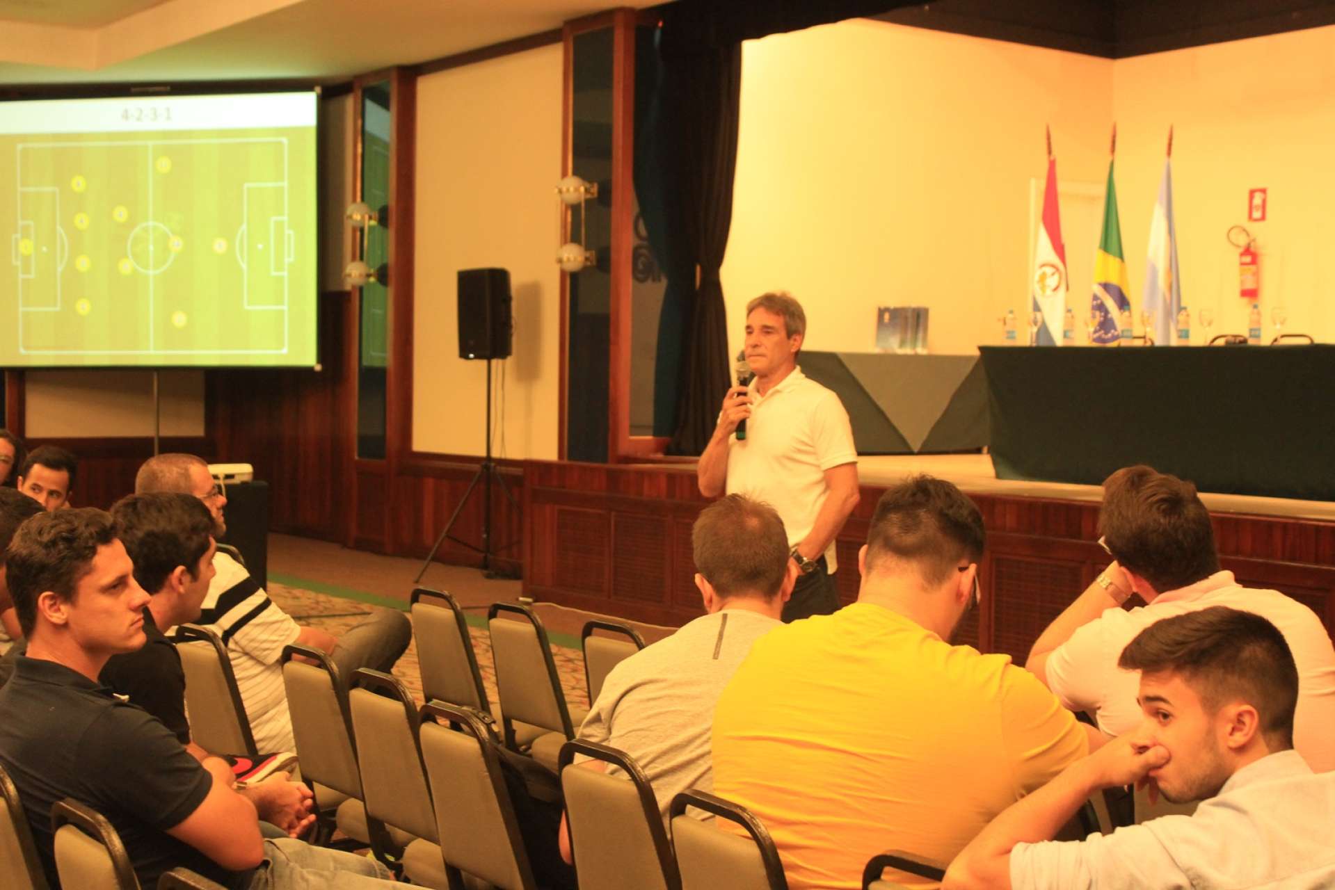 Coxa participa de evento da CBF Social em Foz