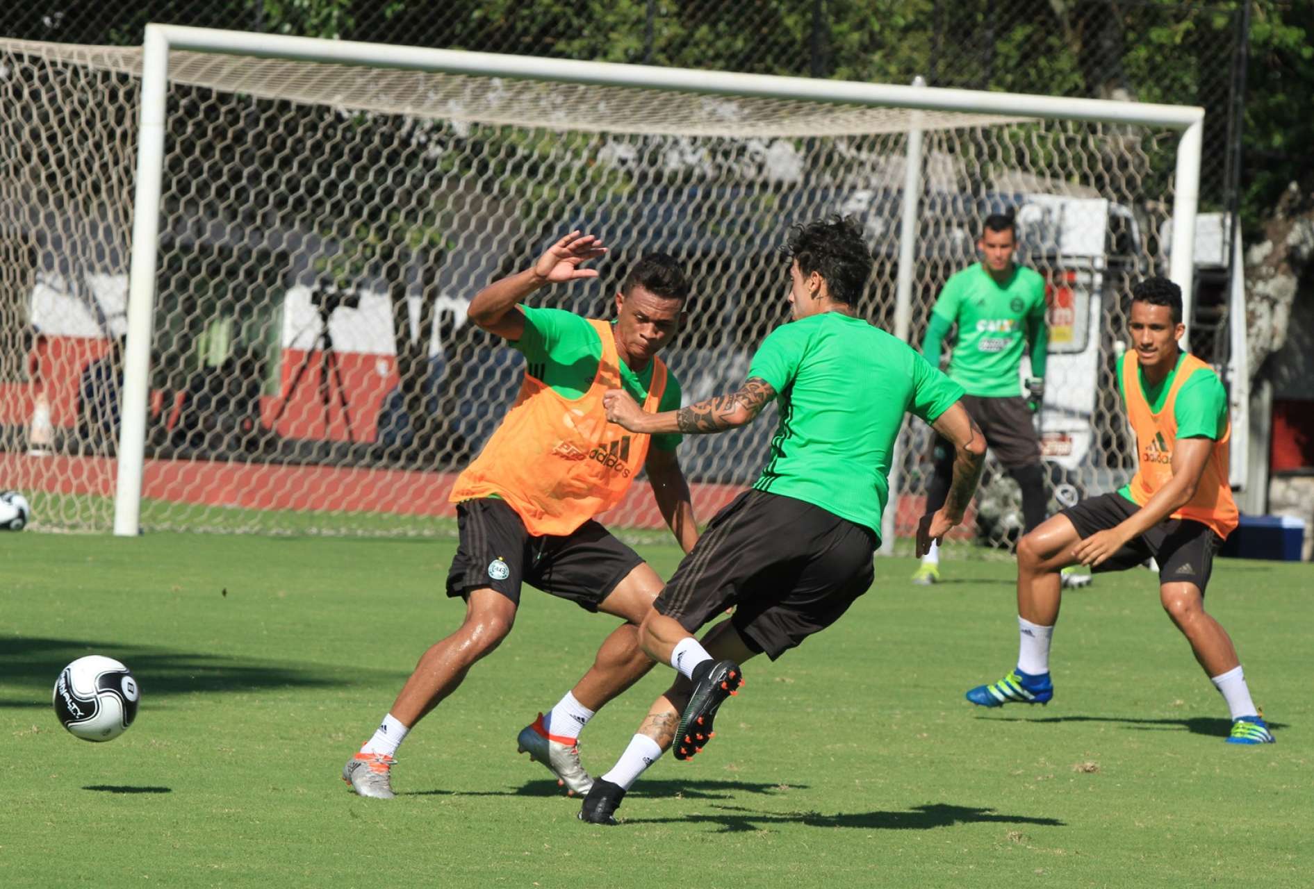 Comiss�o t�cnica aproveita pr�-temporada e testa op��es