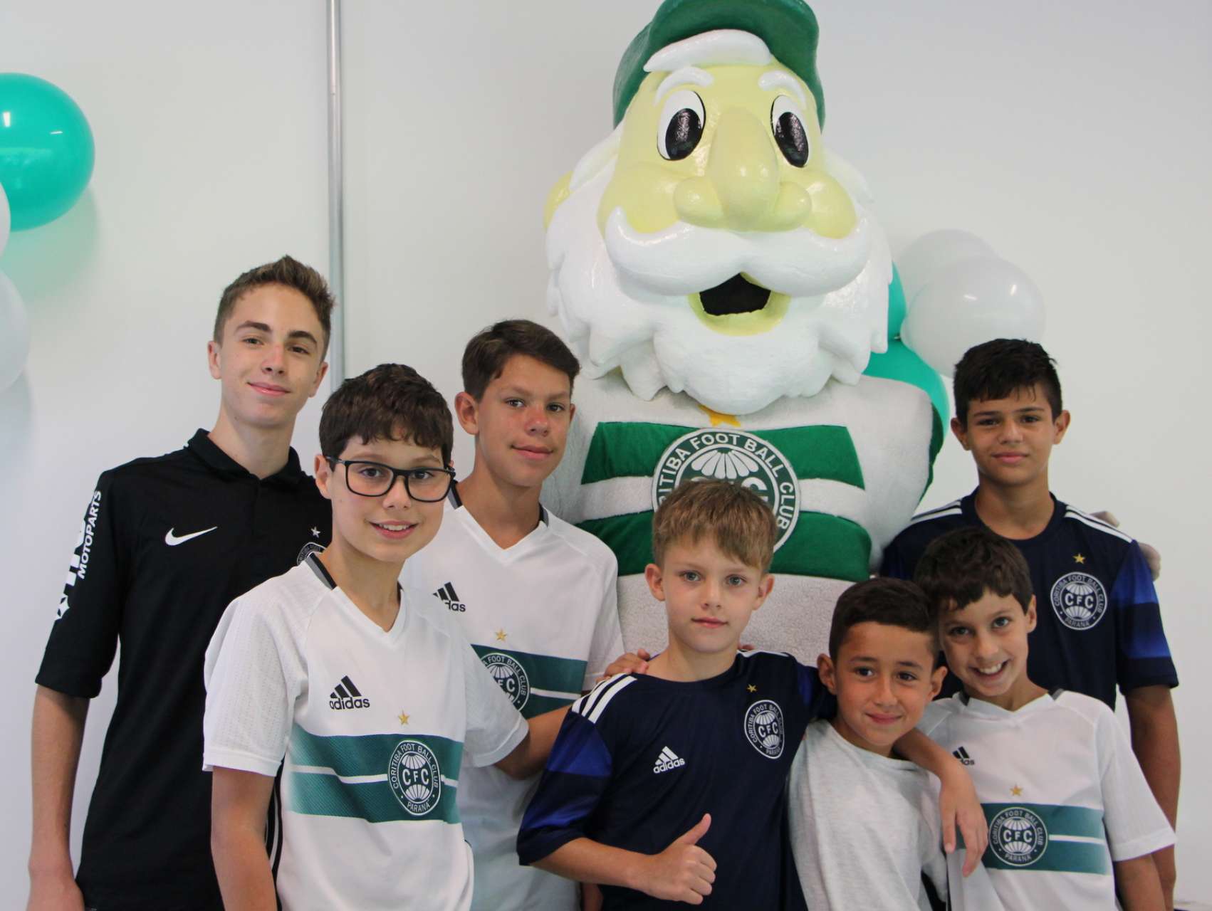 Feliz anivers�rio, s�cios!