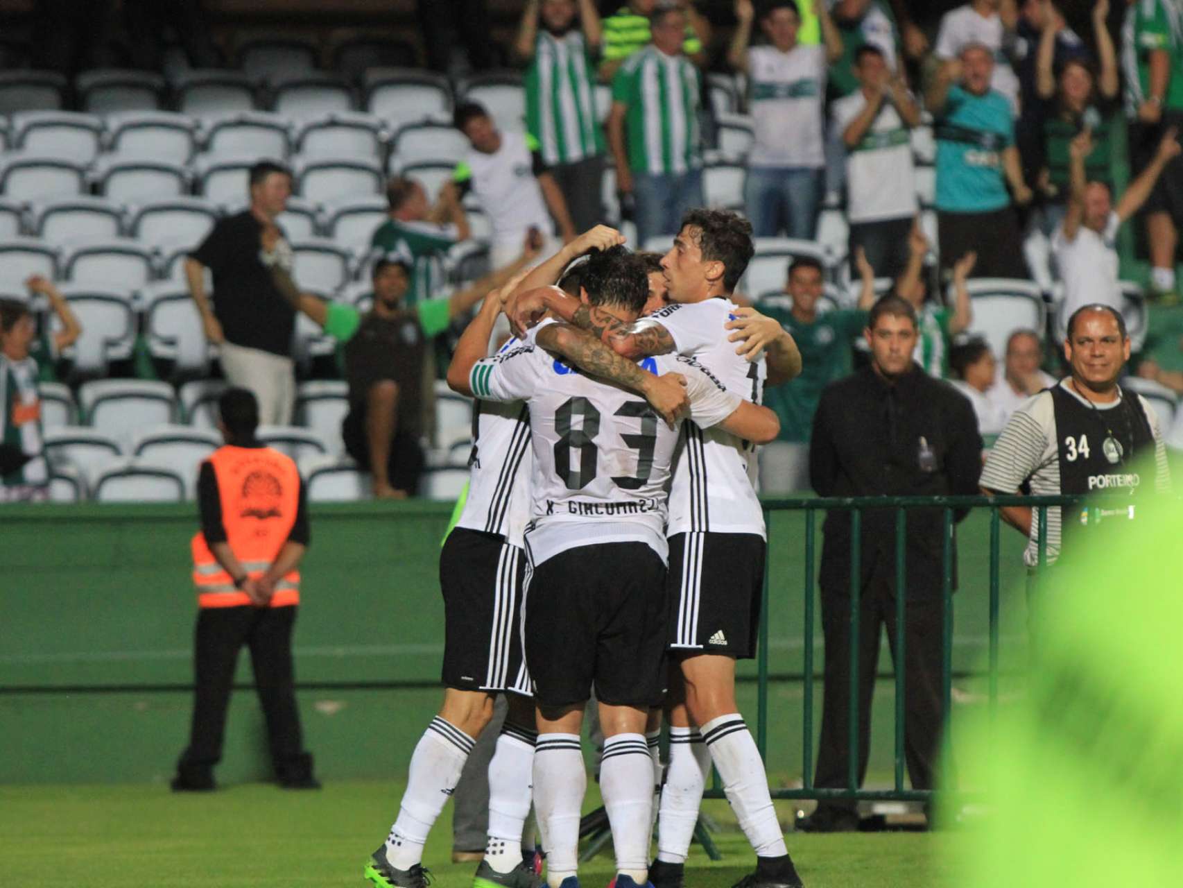 Vit�ria do Coxa ao lado da torcida
