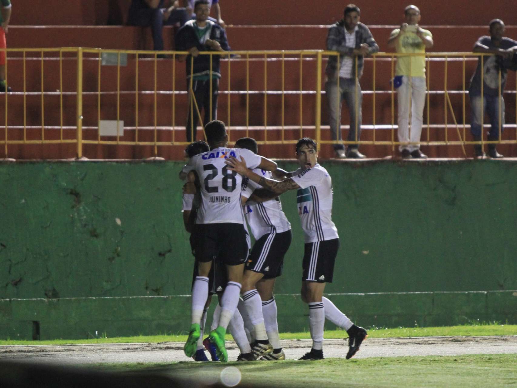 Coxa se classifica com empate