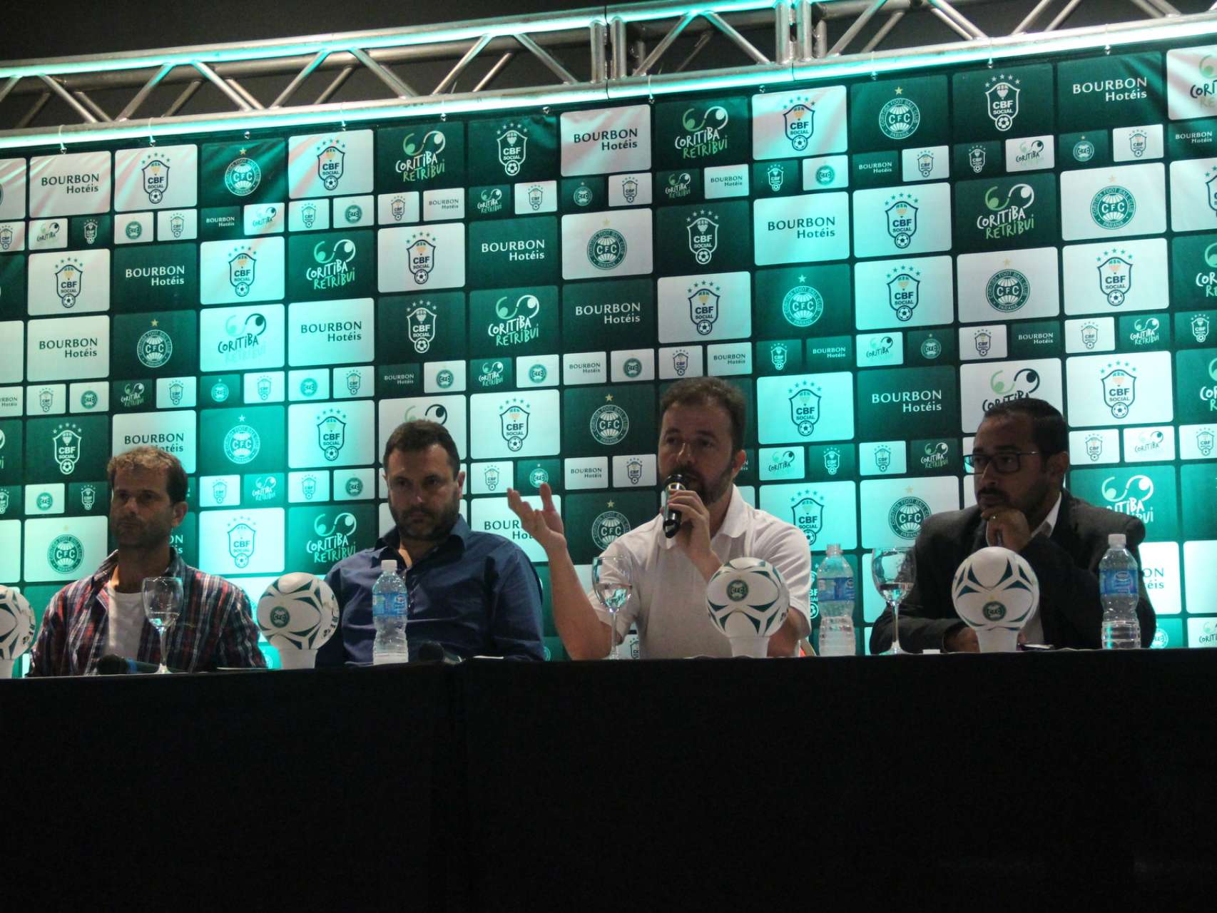 Forma��o de atletas foi tema do CBF Social deste s�bado