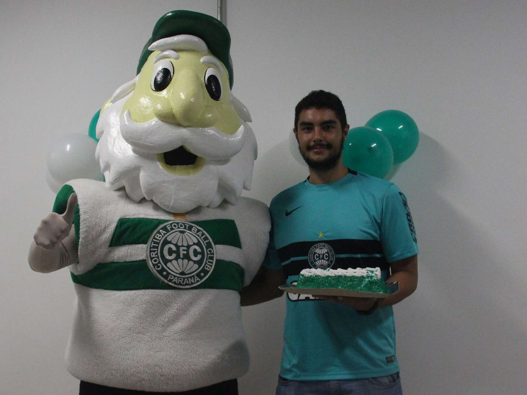 Feliz anivers�rio, s�cios!