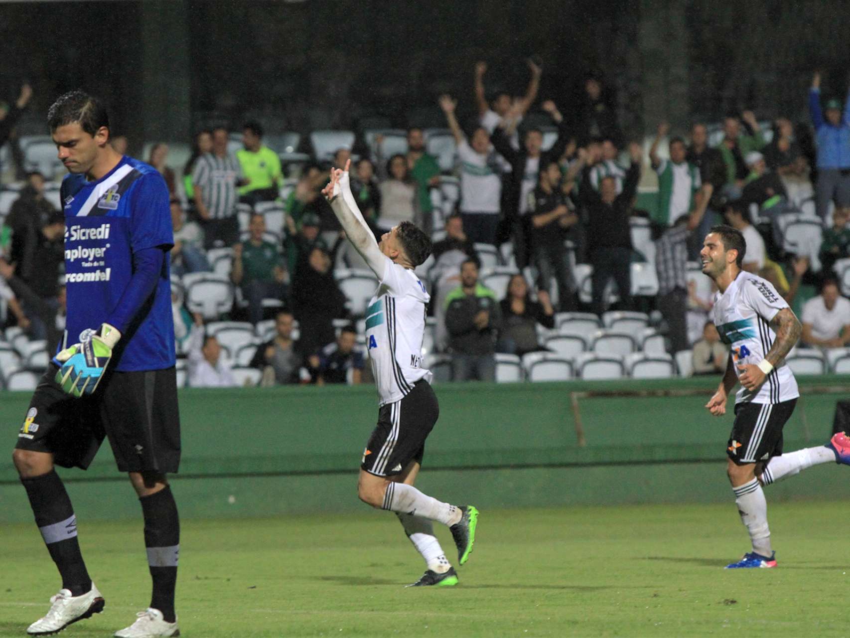 Coxa vence e garante classifica��o