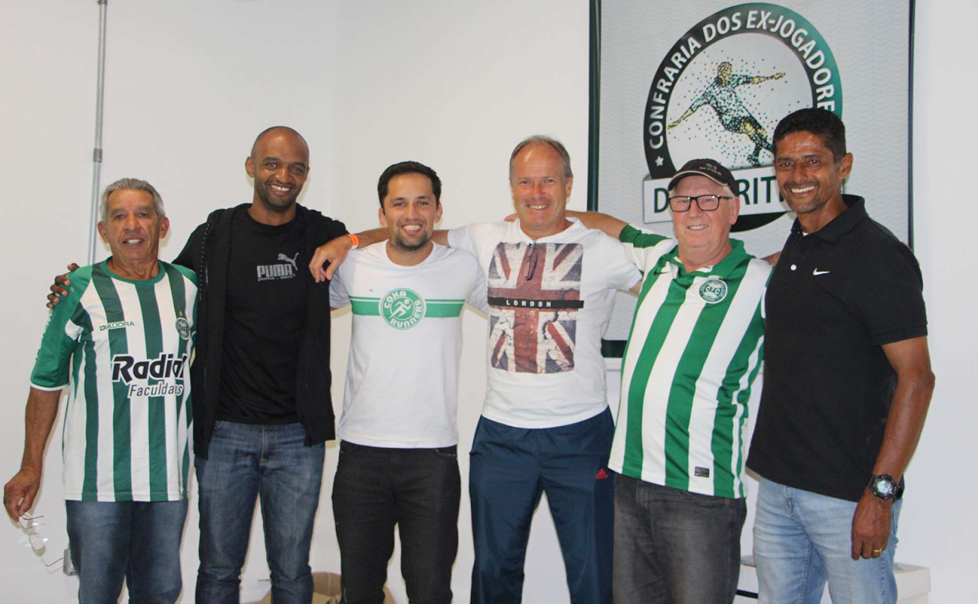 Jogo ao lado de ex-atletas