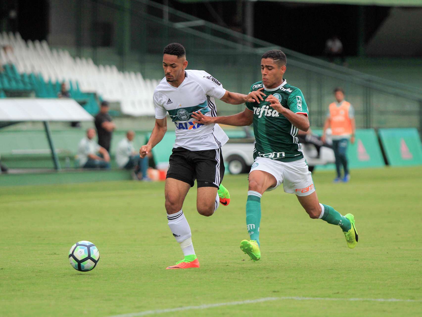 Empate na estreia