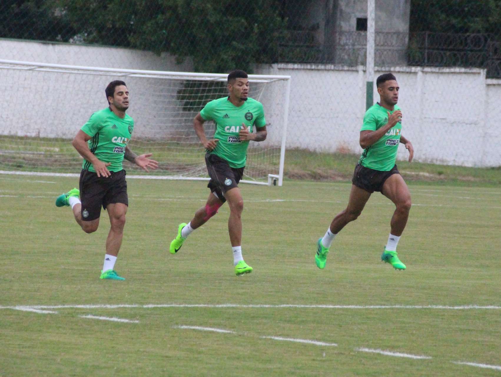 Coxa mant�m rotina para as quartas-de-final