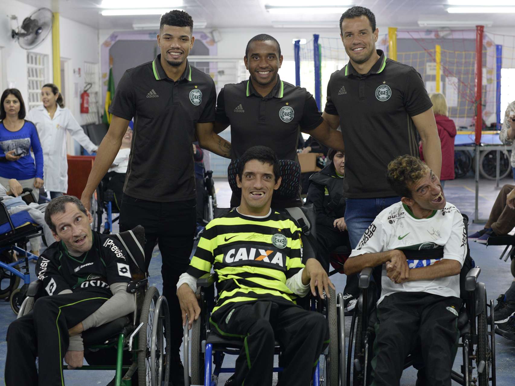 Coritiba Retribui promove visita a entidade filantr�pica