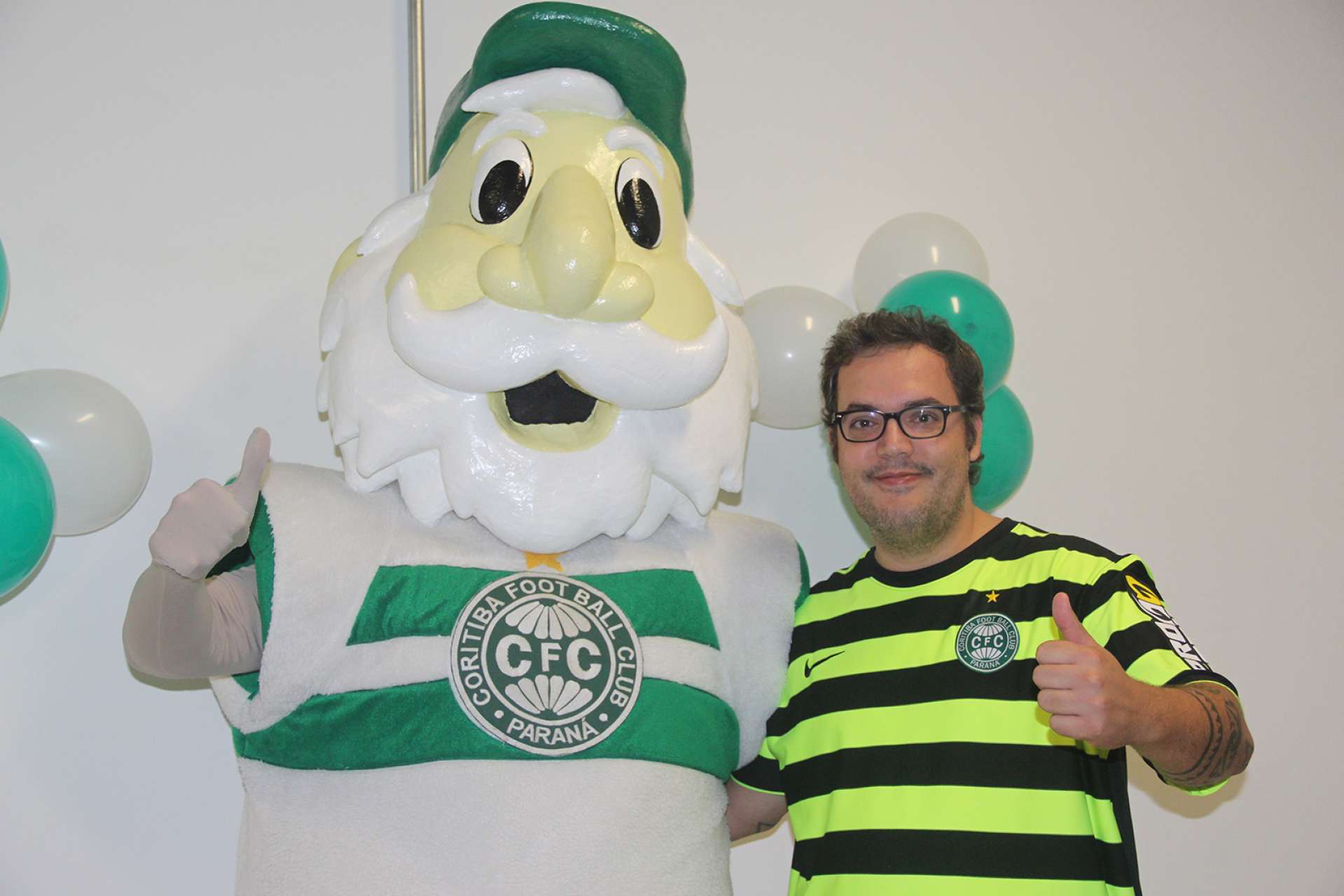 Feliz anivers�rio, s�cios!
