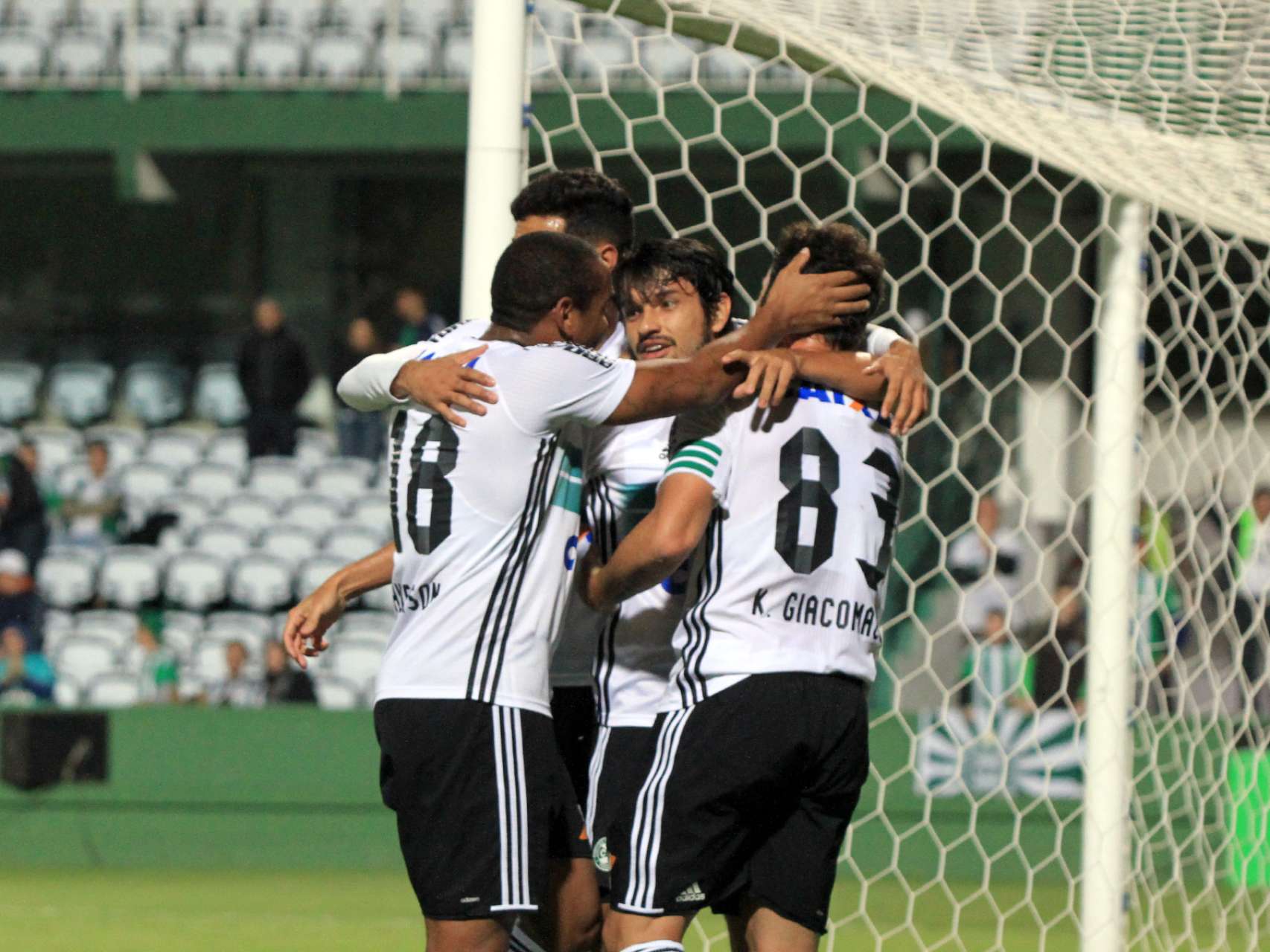 Com nova goleada, Coxa confirma classifica��o