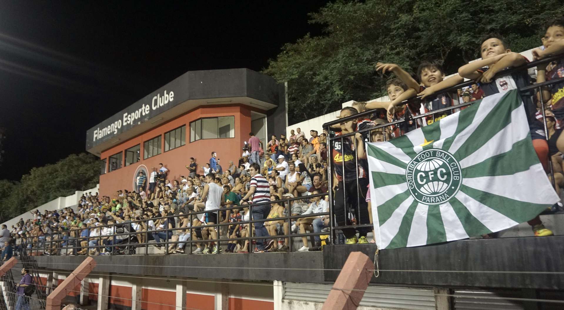 Foz Cataratas/Coritiba apresenta o futebol tamanho fam�lia