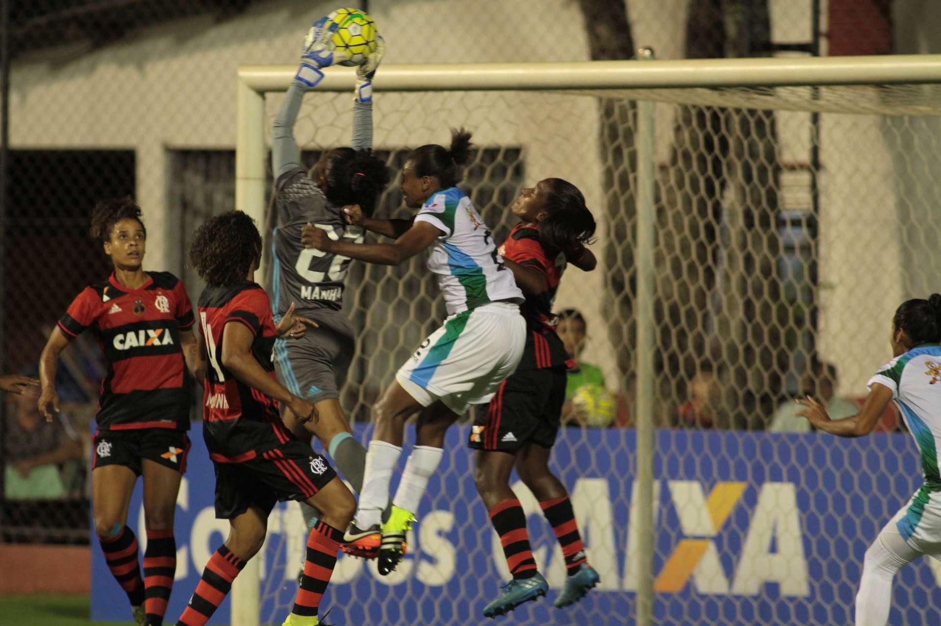Foz Cataratas/Coritiba sofre rev�s