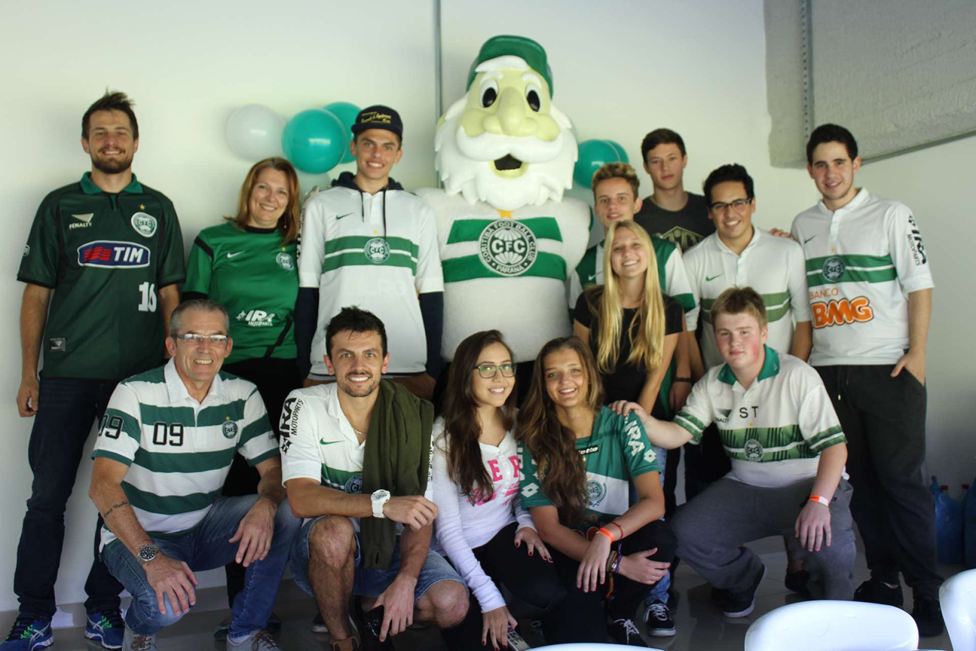 Feliz anivers�rio, s�cios!