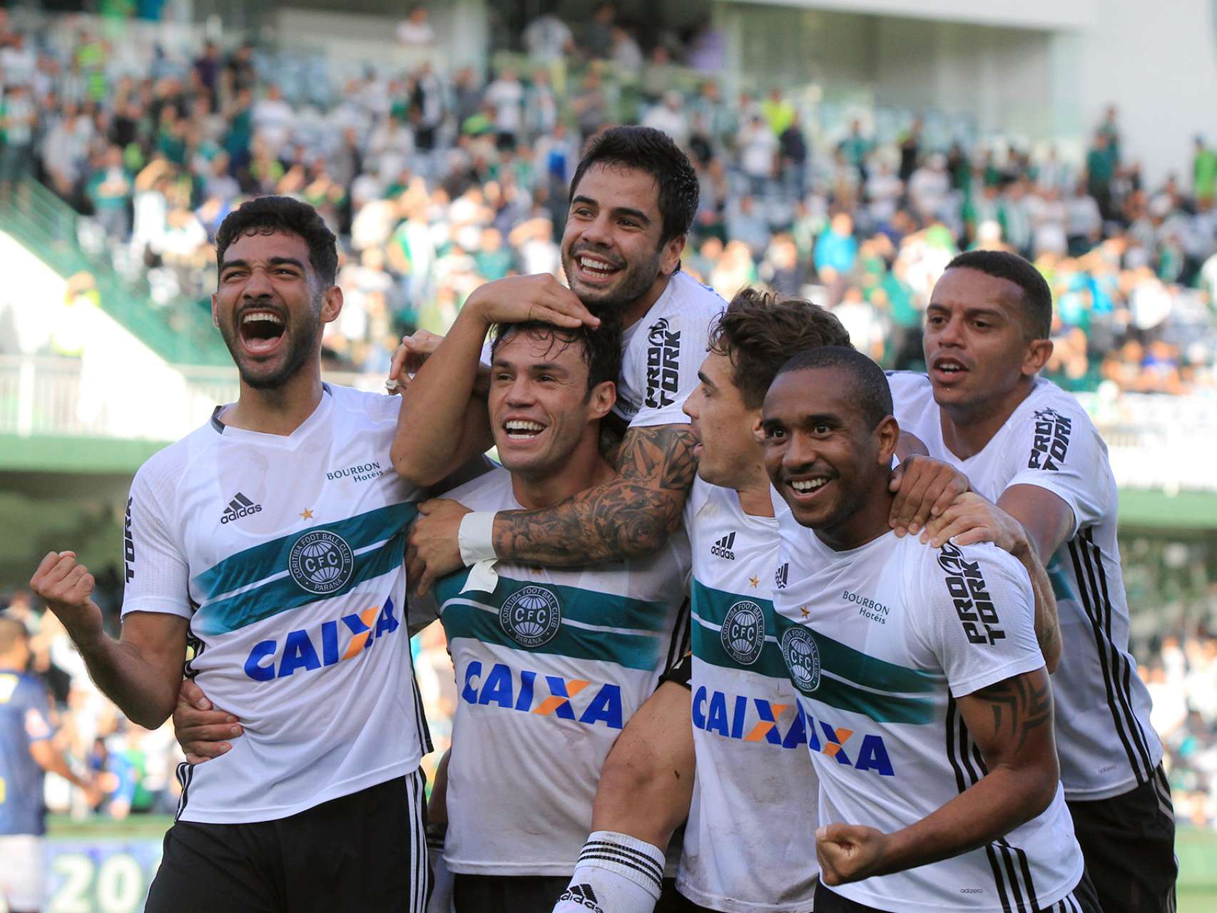 Coritiba est� na final do Paranaense
