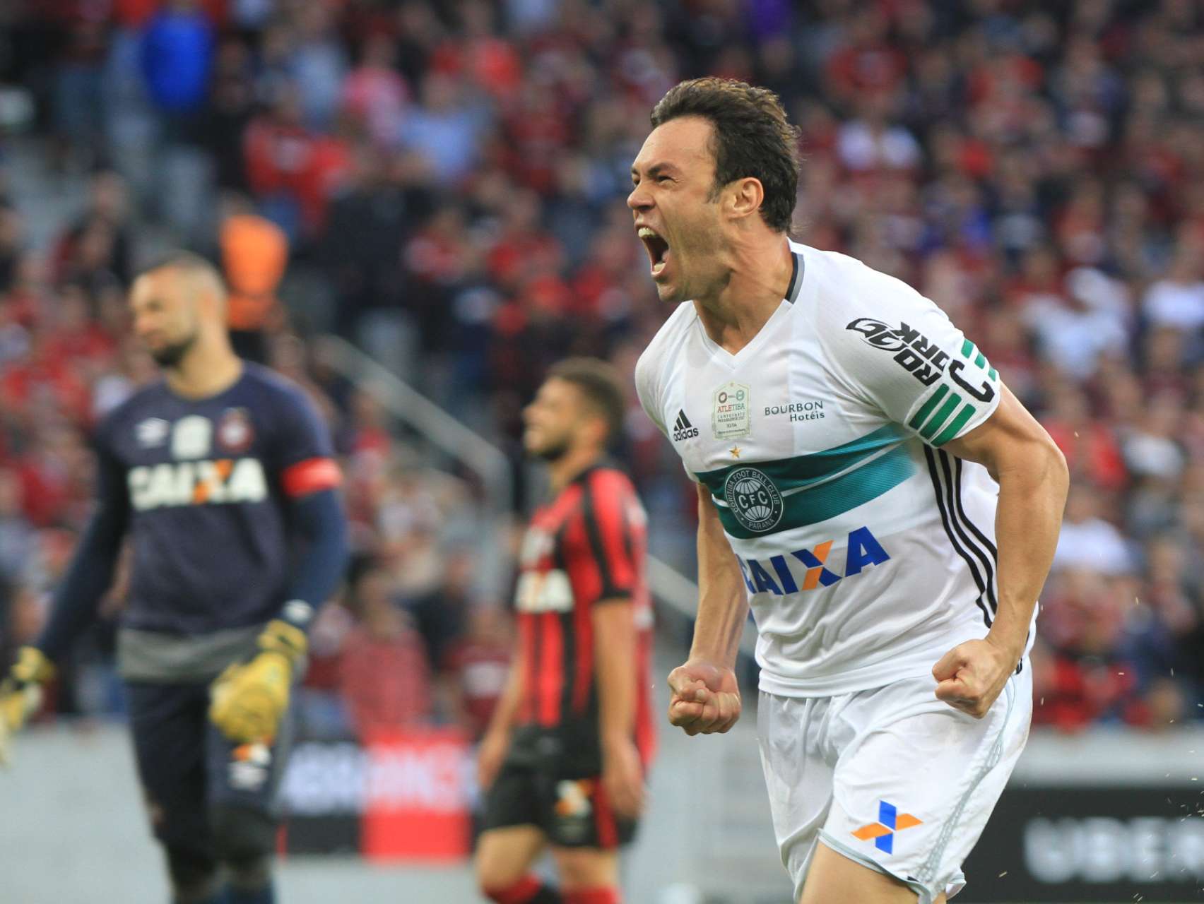 Kleber volta contra o Vit�ria