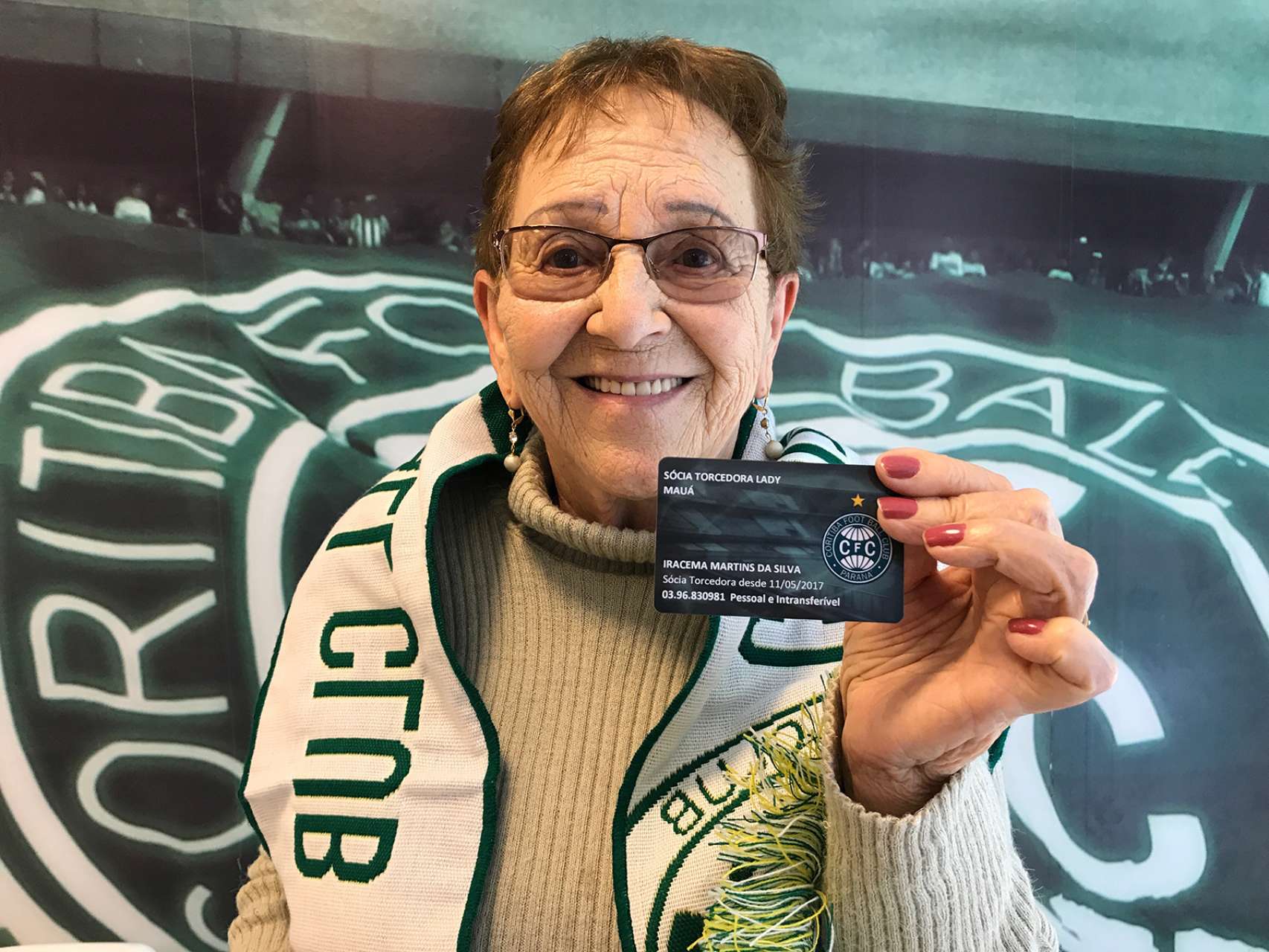 F� de Pachequinho, torcedora de 86 anos vira s�cia