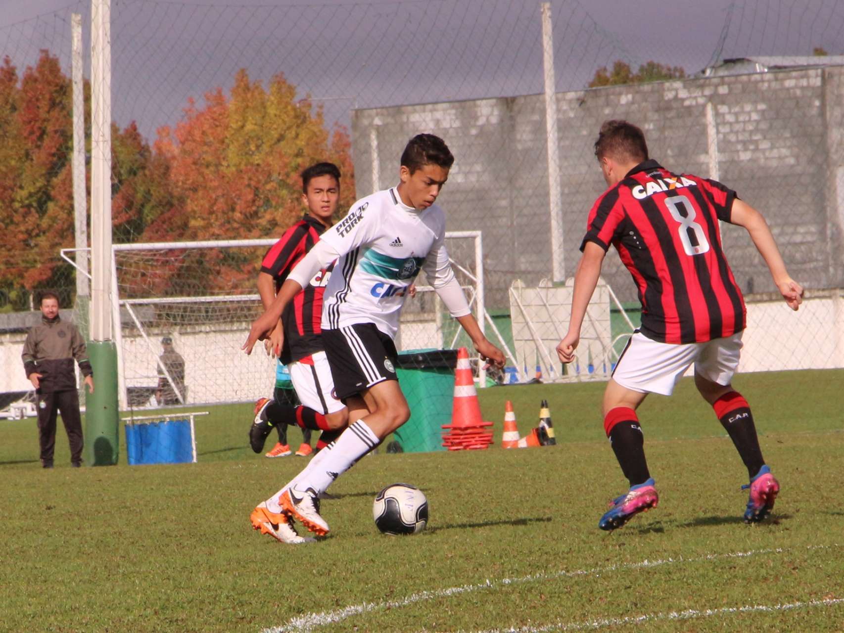 Sub-15 vence o Atl�tico-PR e chega a semifinal