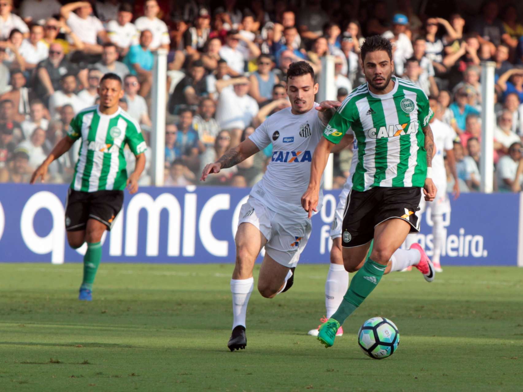 Coxa para em goleiro santista
