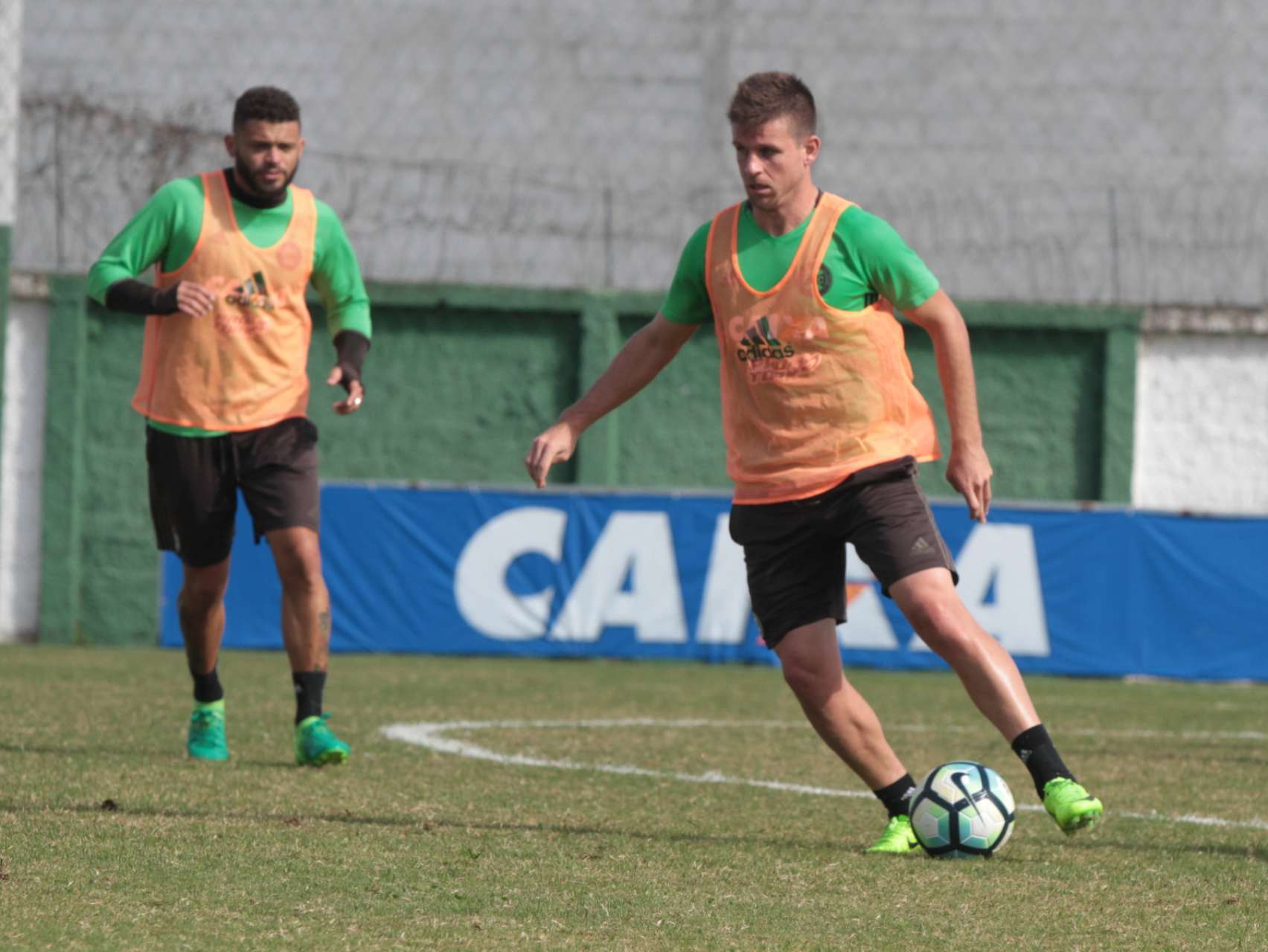 Galeria: Coxa treina forte no CT