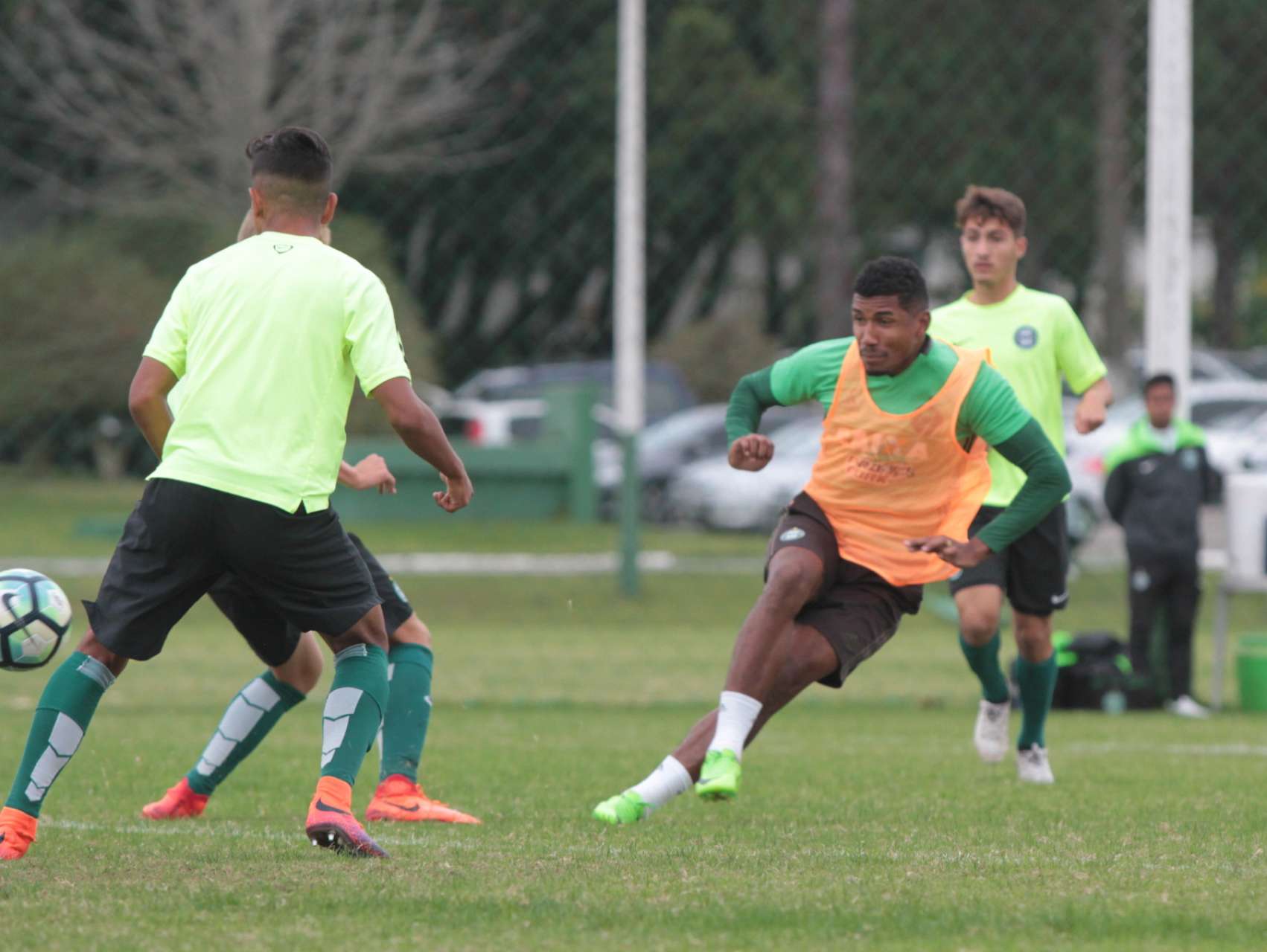 Coxa inicia semana cheia