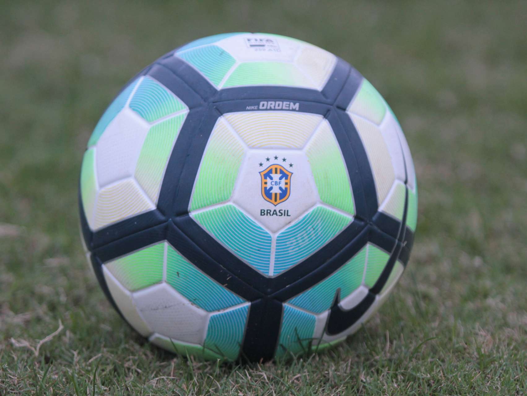 Concorra � bola da partida