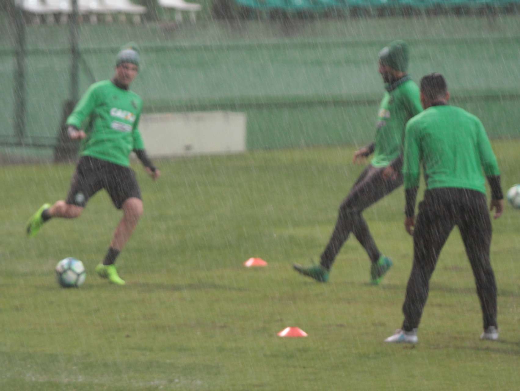 Sob chuva, Coxa encerra prepara��o