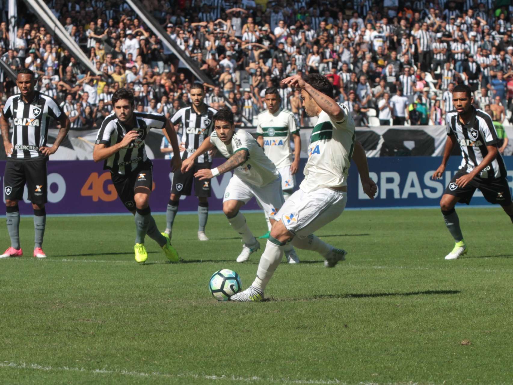 Coritiba garante ponto no Engenh�o 