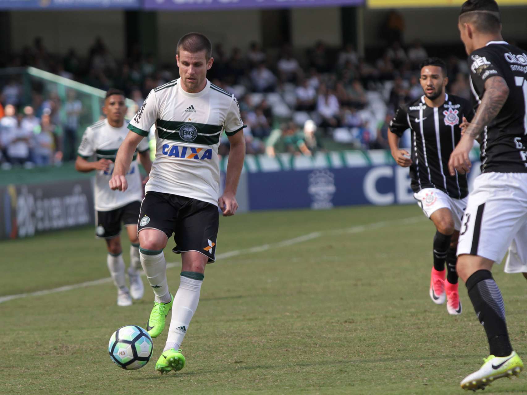 Coxa empata com o Corinthians