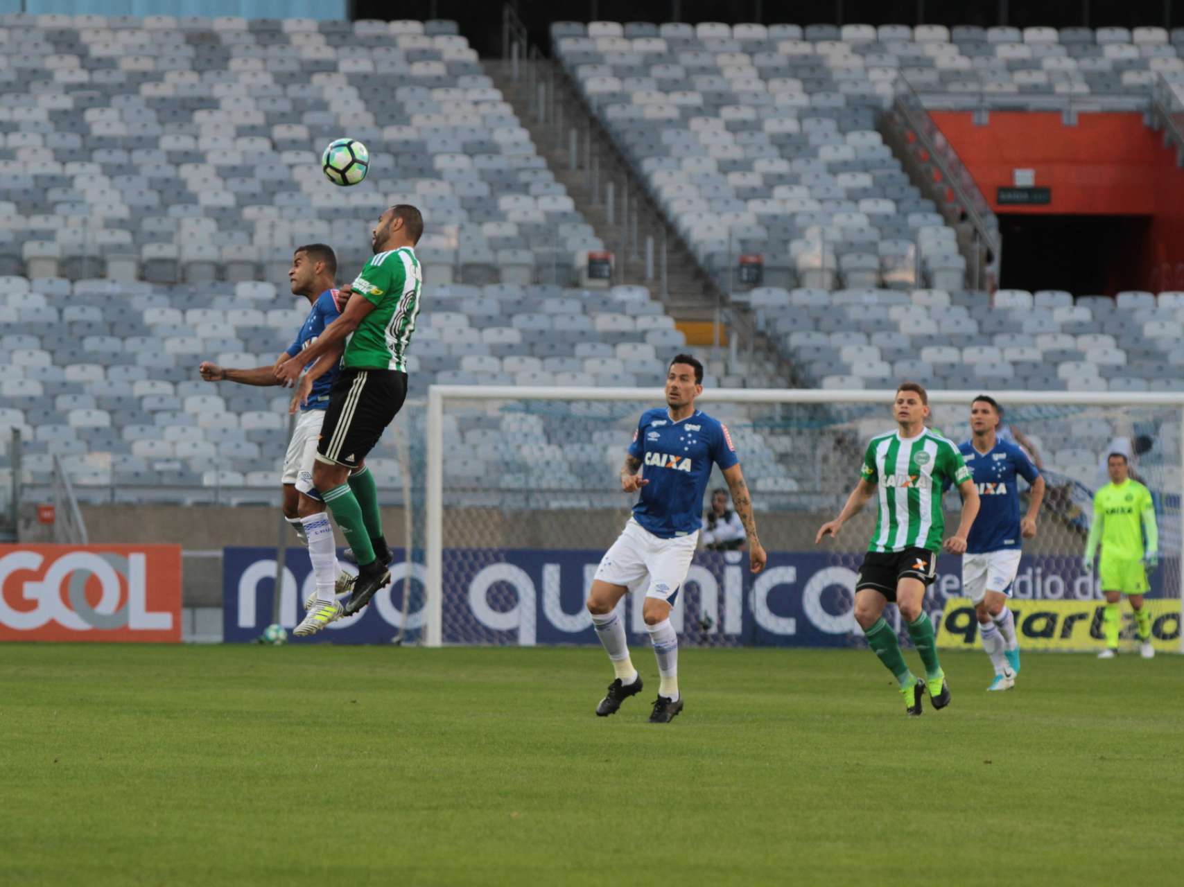 Coritiba sofre rev�s no Mineir�o