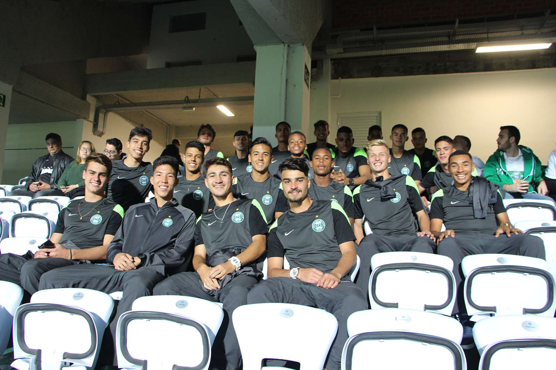Coxa Sub-17 segue para BH