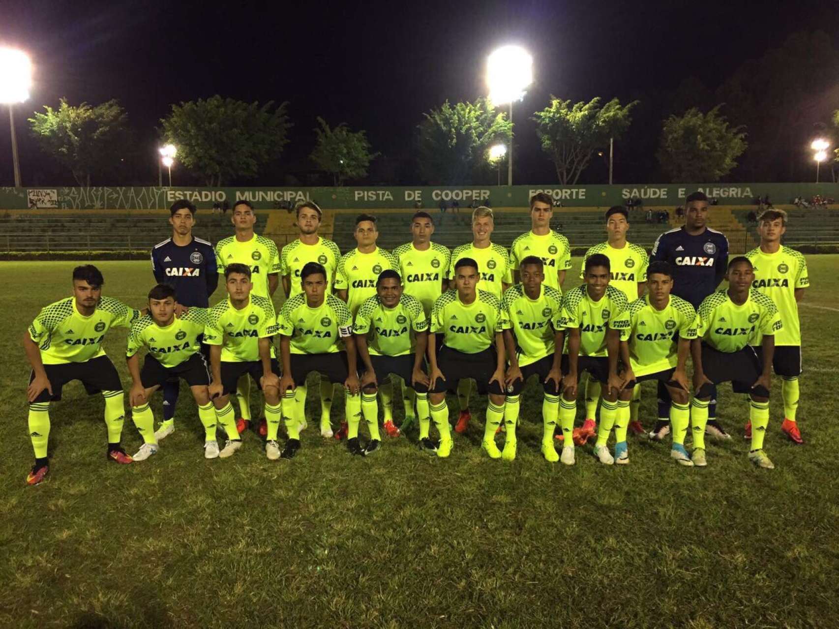 Sub-17 vence e se recupera na Ta�a BH