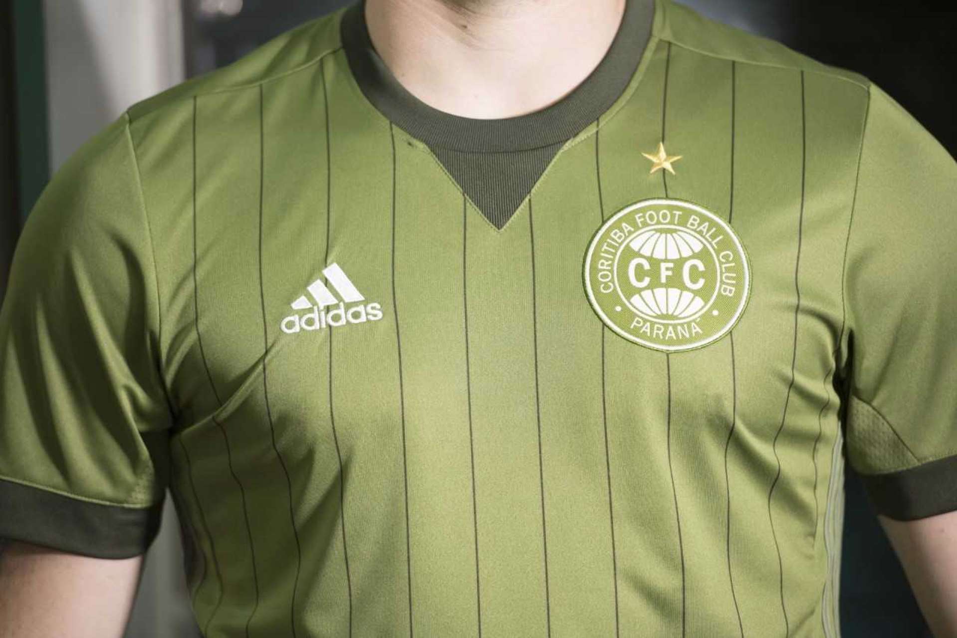 Coritiba lan�a novo uniforme 