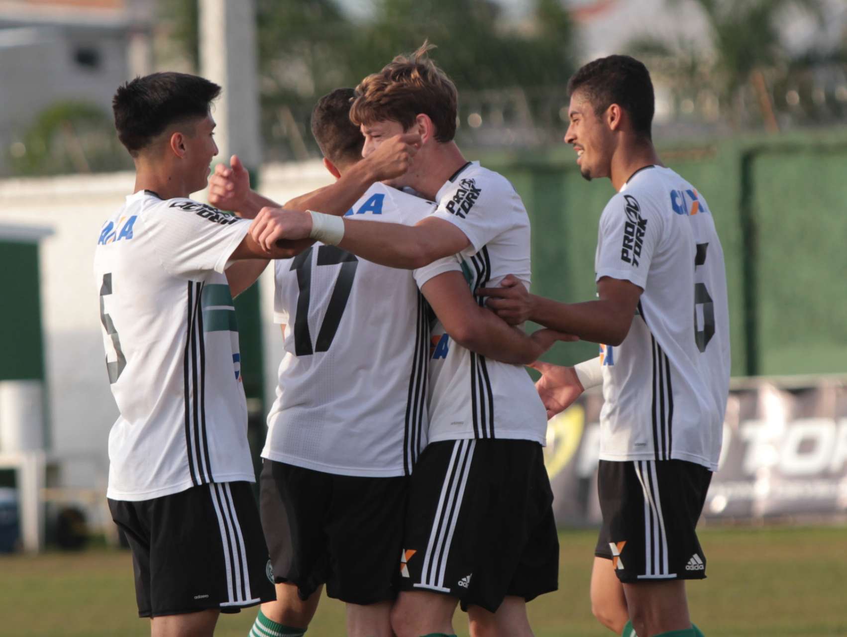 Coxa Sub-19 enfrenta o Oper�rio