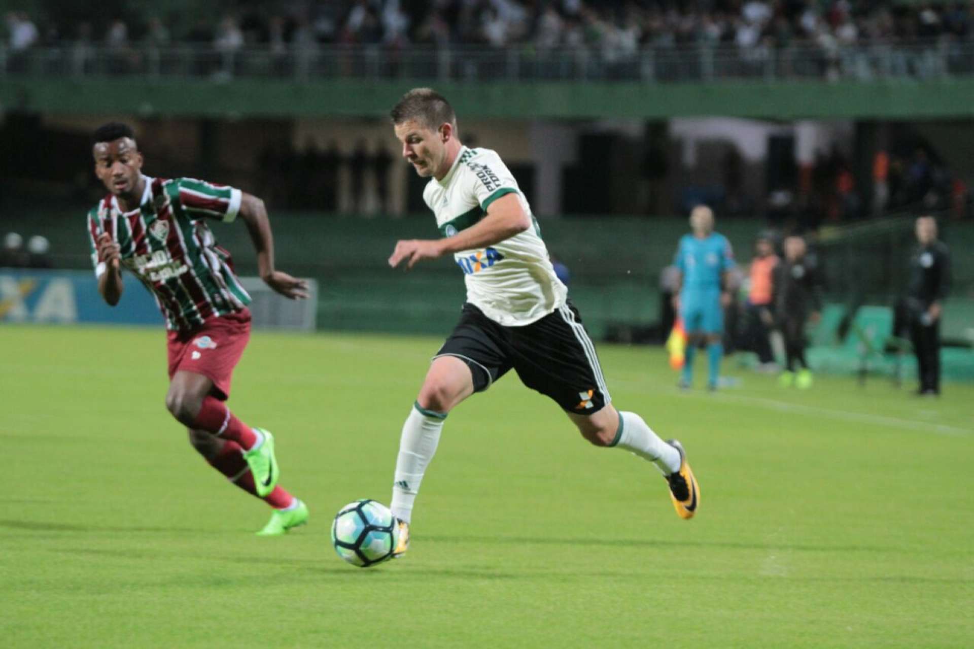 Coritiba sofre rev�s no Couto Pereira 