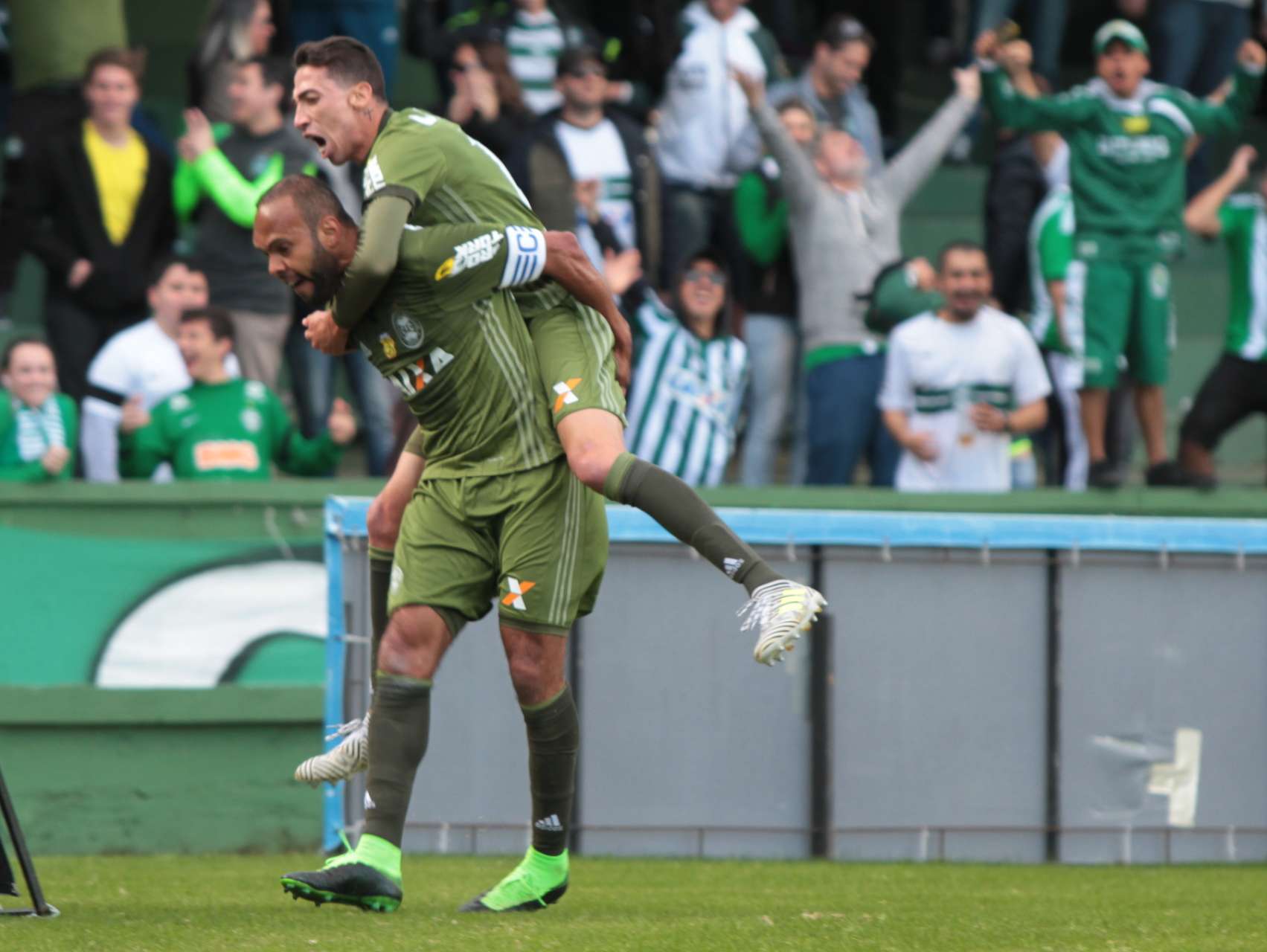 Vit�ria ao lado da torcida