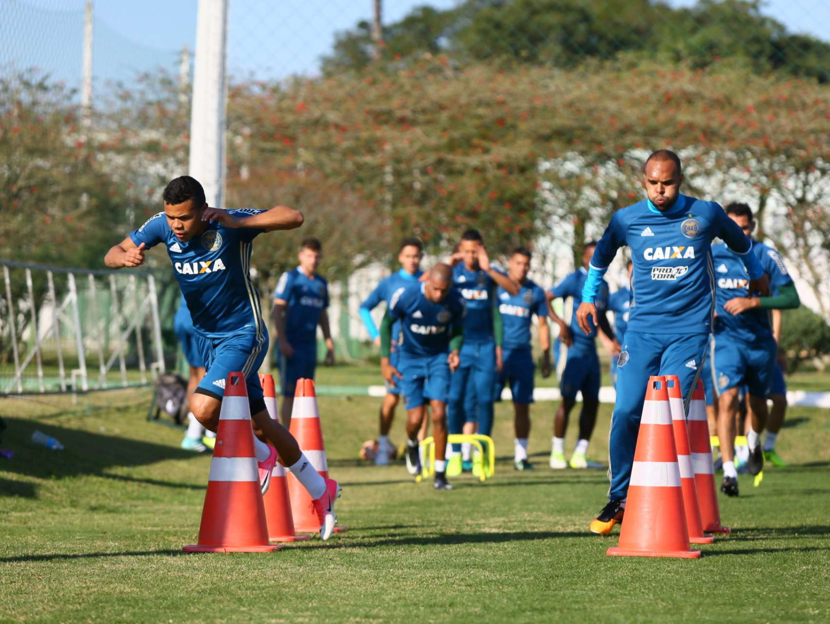 Coxa abre semana de treinos 