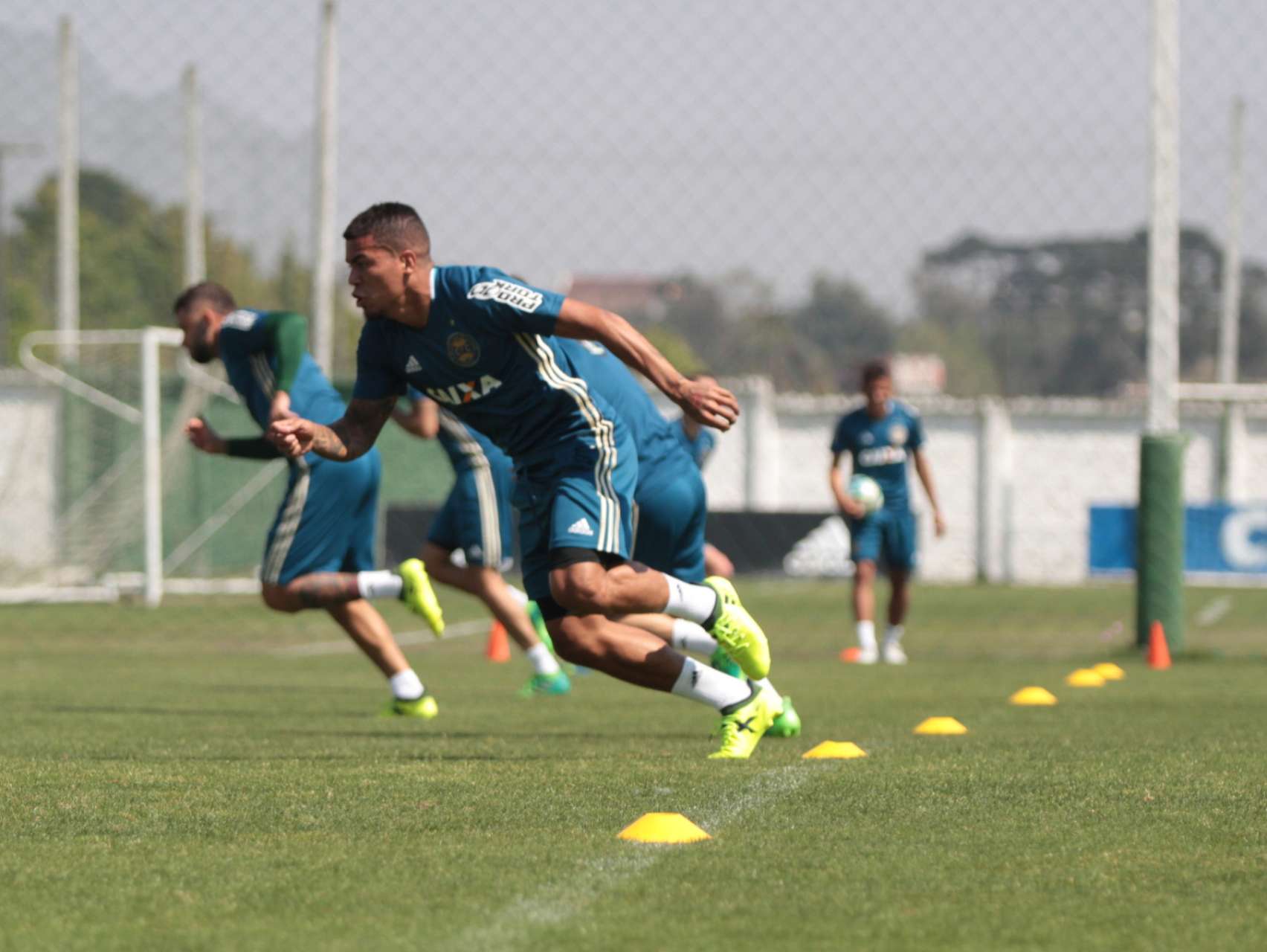 Galeria: treinos f�sicos na academia e no gramado do CT