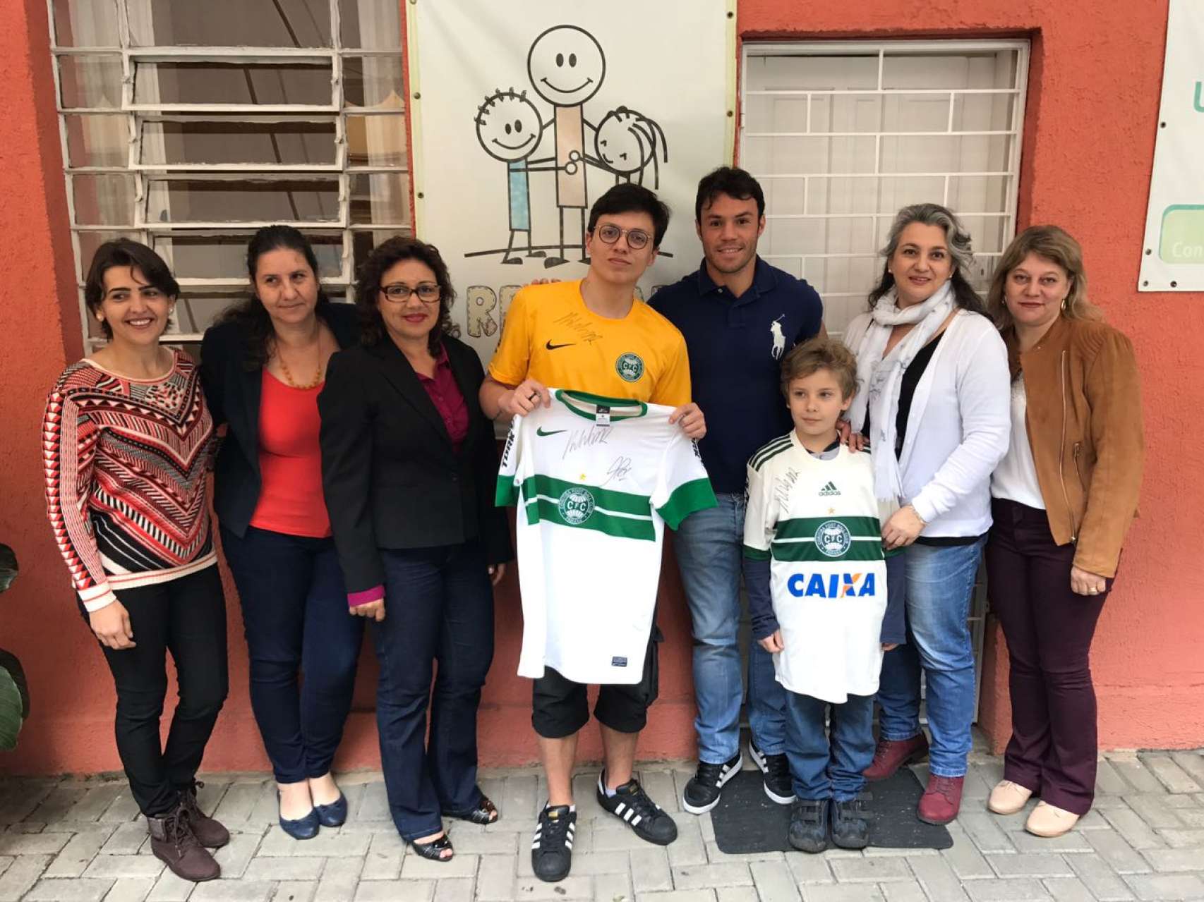 Kleber faz visita a institui��es sociais