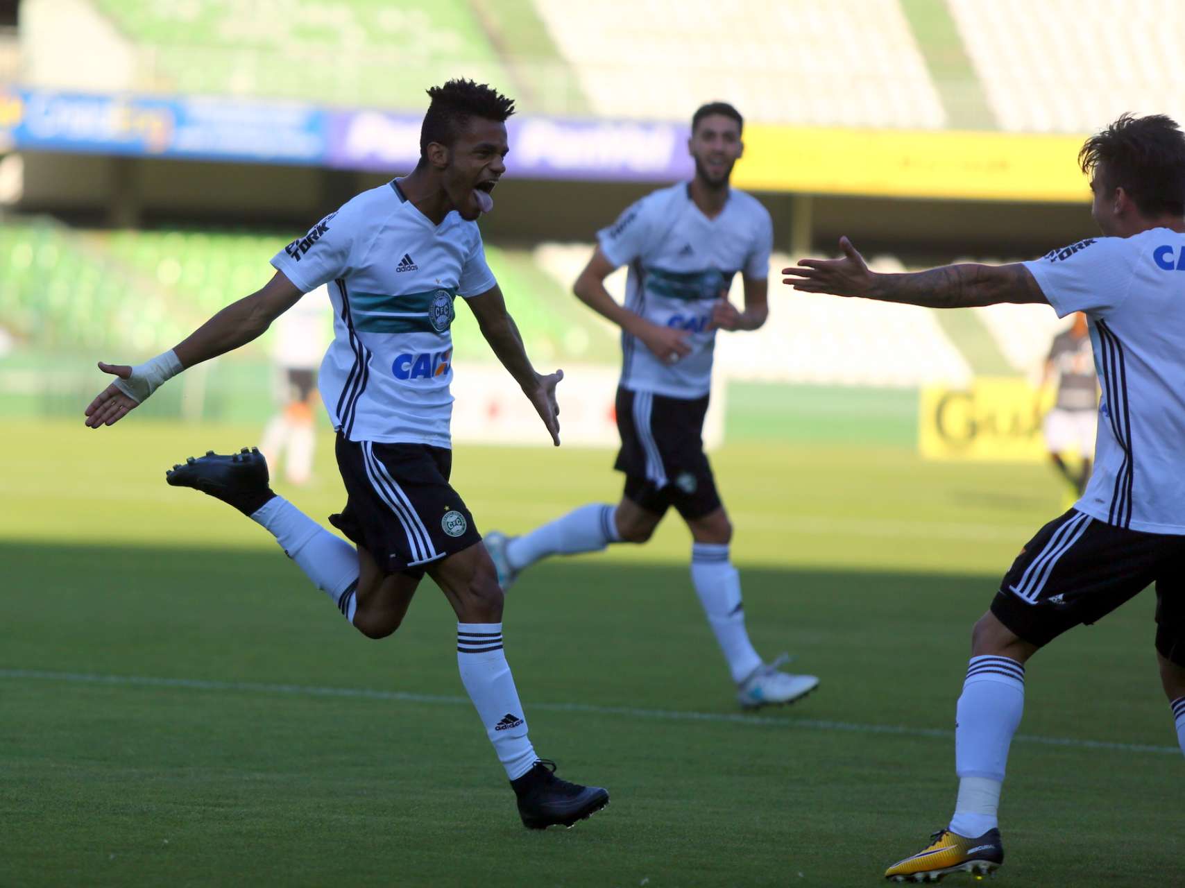 Coxa Sub-20 est� na semifinal