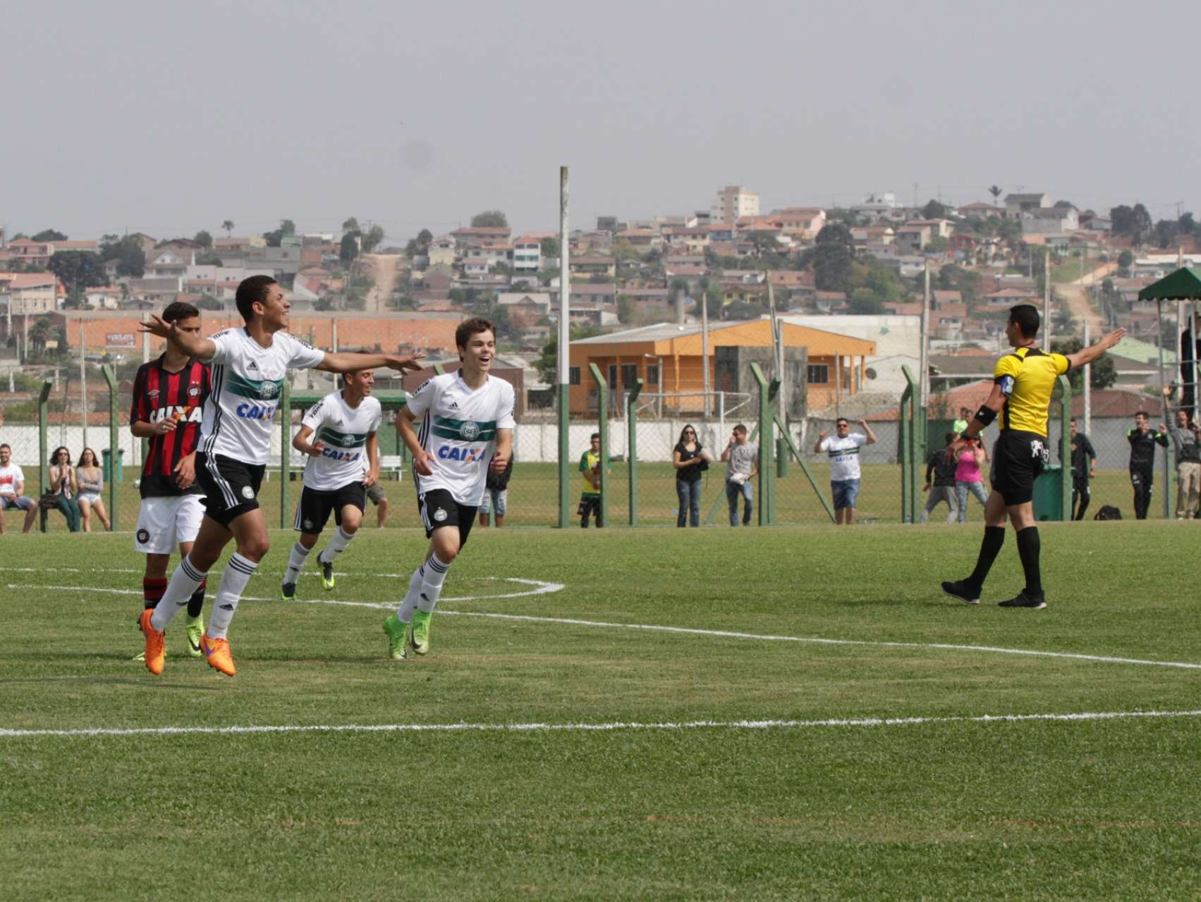 Coxa Sub-15 vence o Atl�tico-PR por 2x1