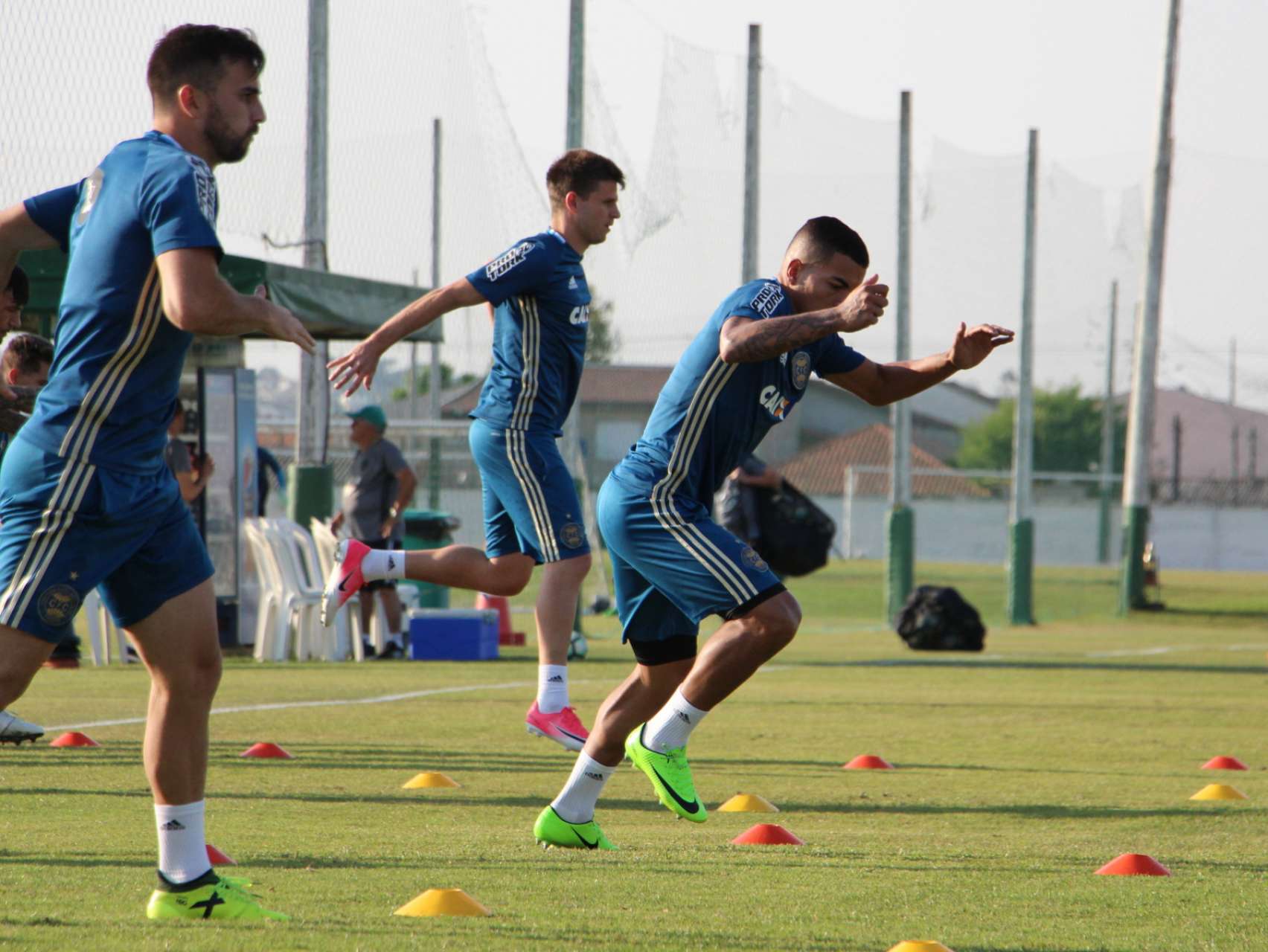 Treino movimenta tarde no CT