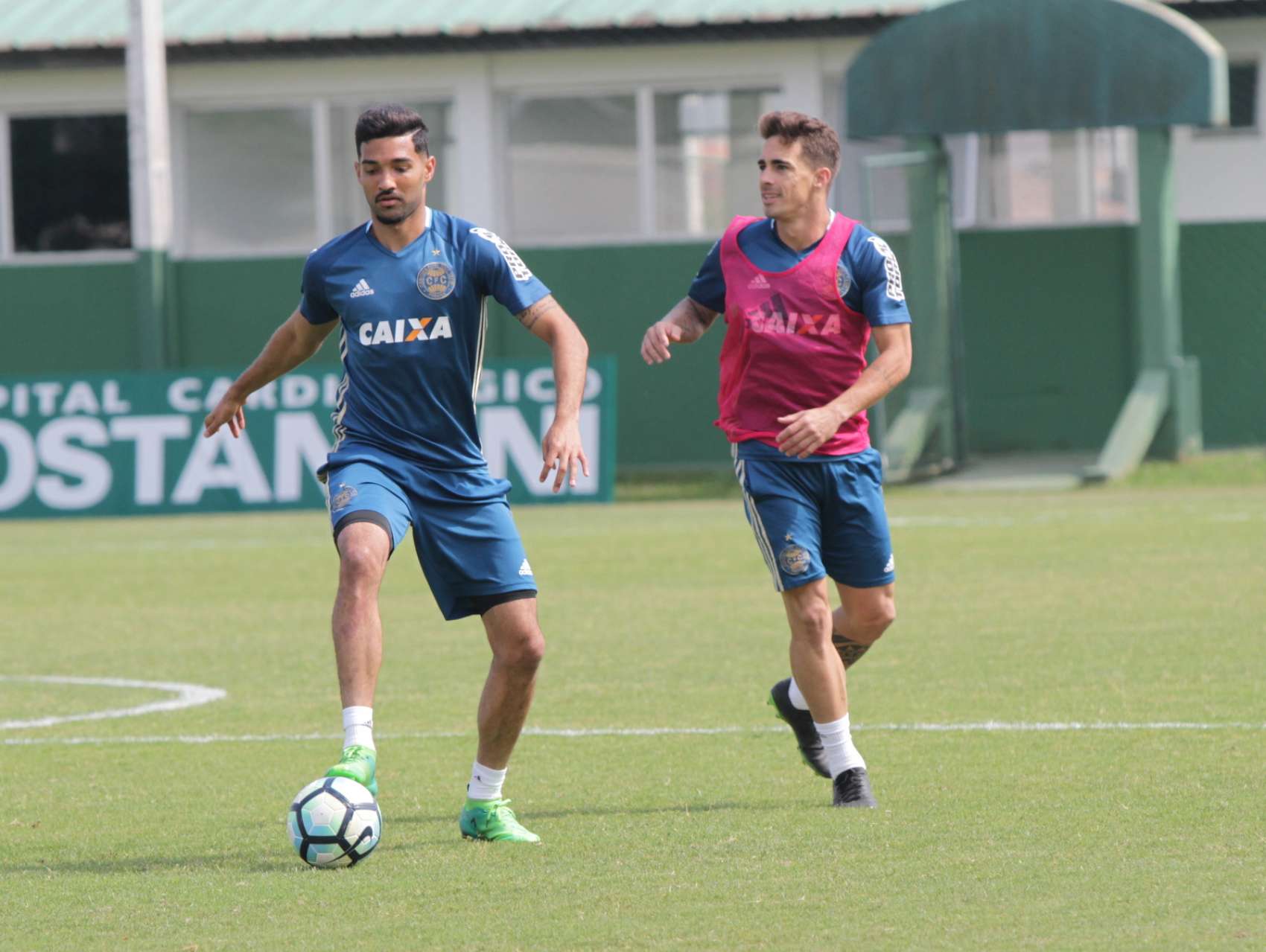 Treino t�tico movimenta CT antes de viagem para Bahia
