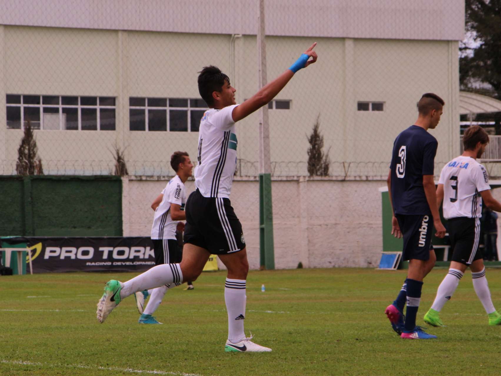 Fotos da vit�ria do Coxa Sub-17