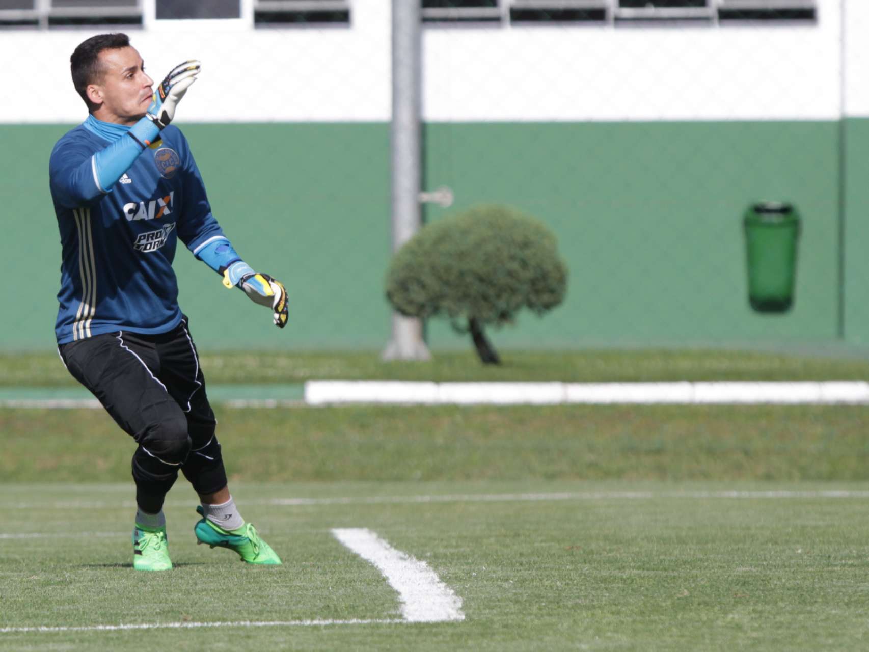 Coritiba confirma empr�stimo de atletas