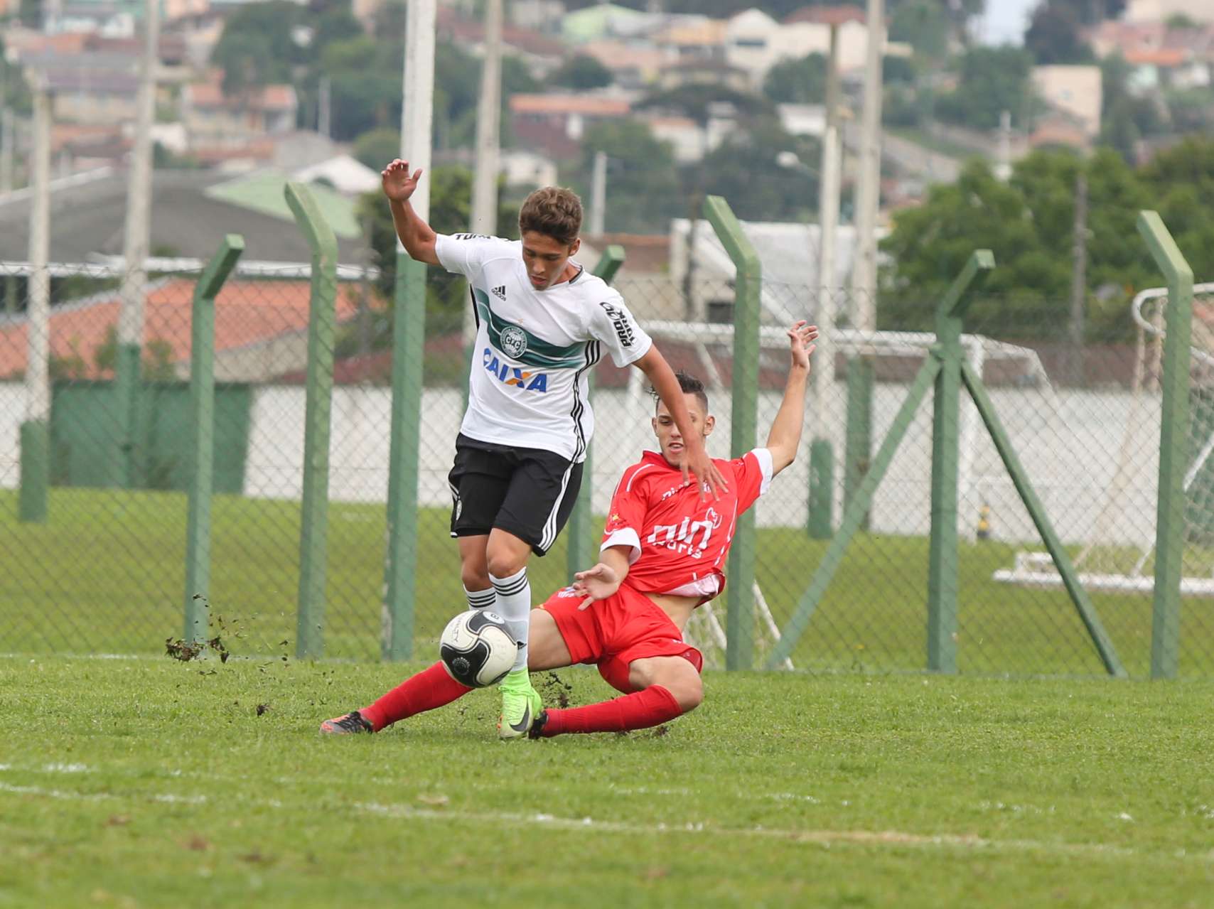Sub-17 vai em busca de vaga na decis�o